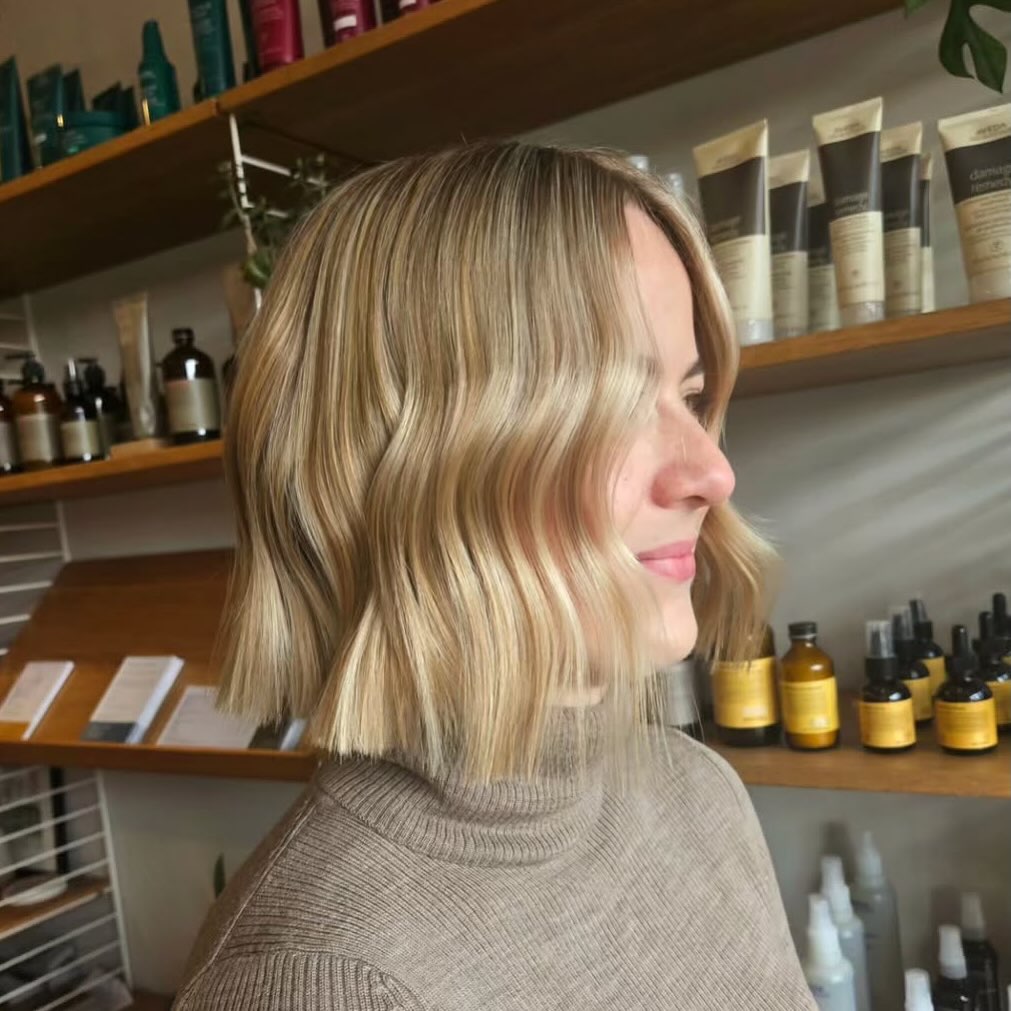 Stylish Soft-Wave Bob with Subtle Balayage
