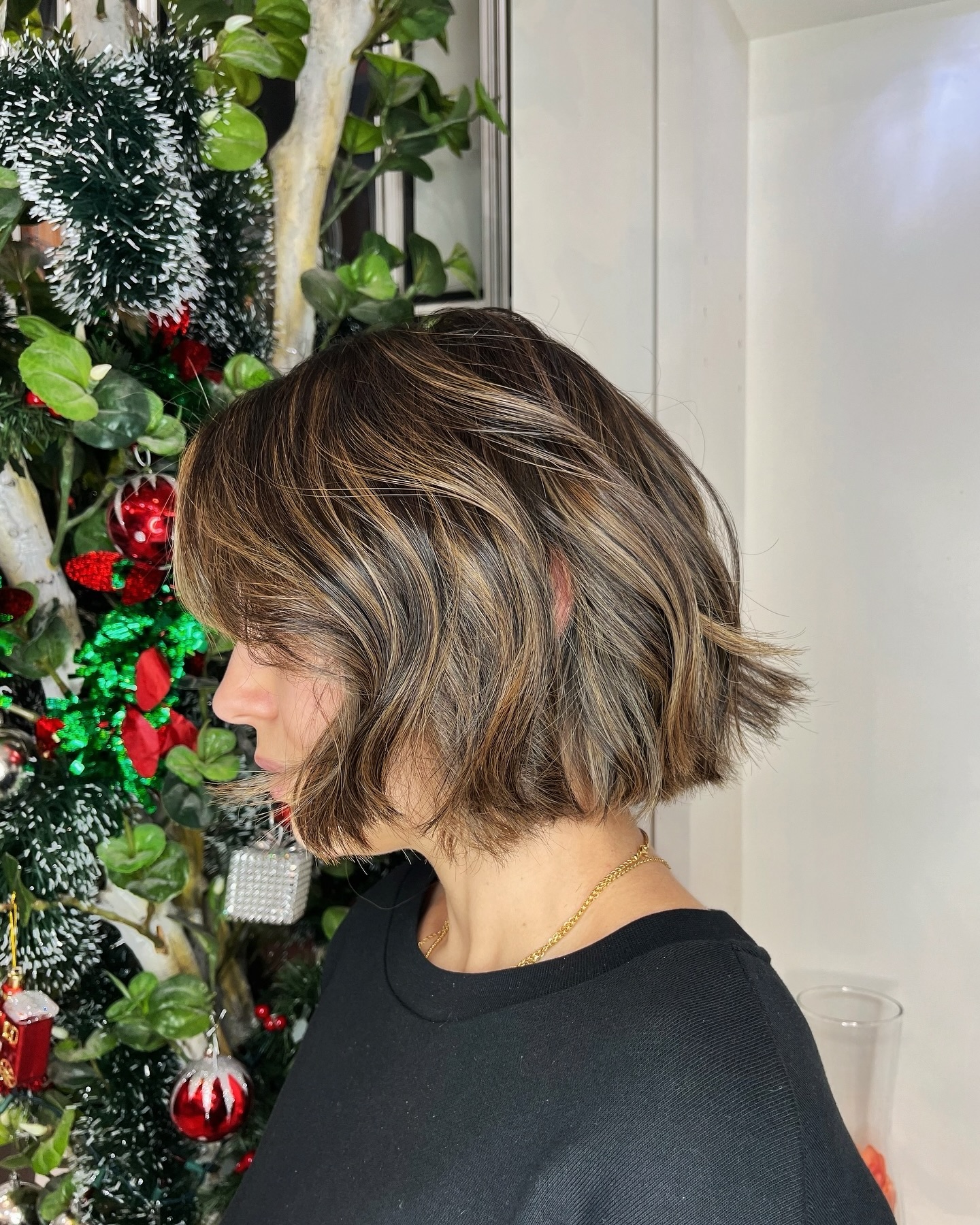 Textured Bob with Subtle Highlights for Fine Hair