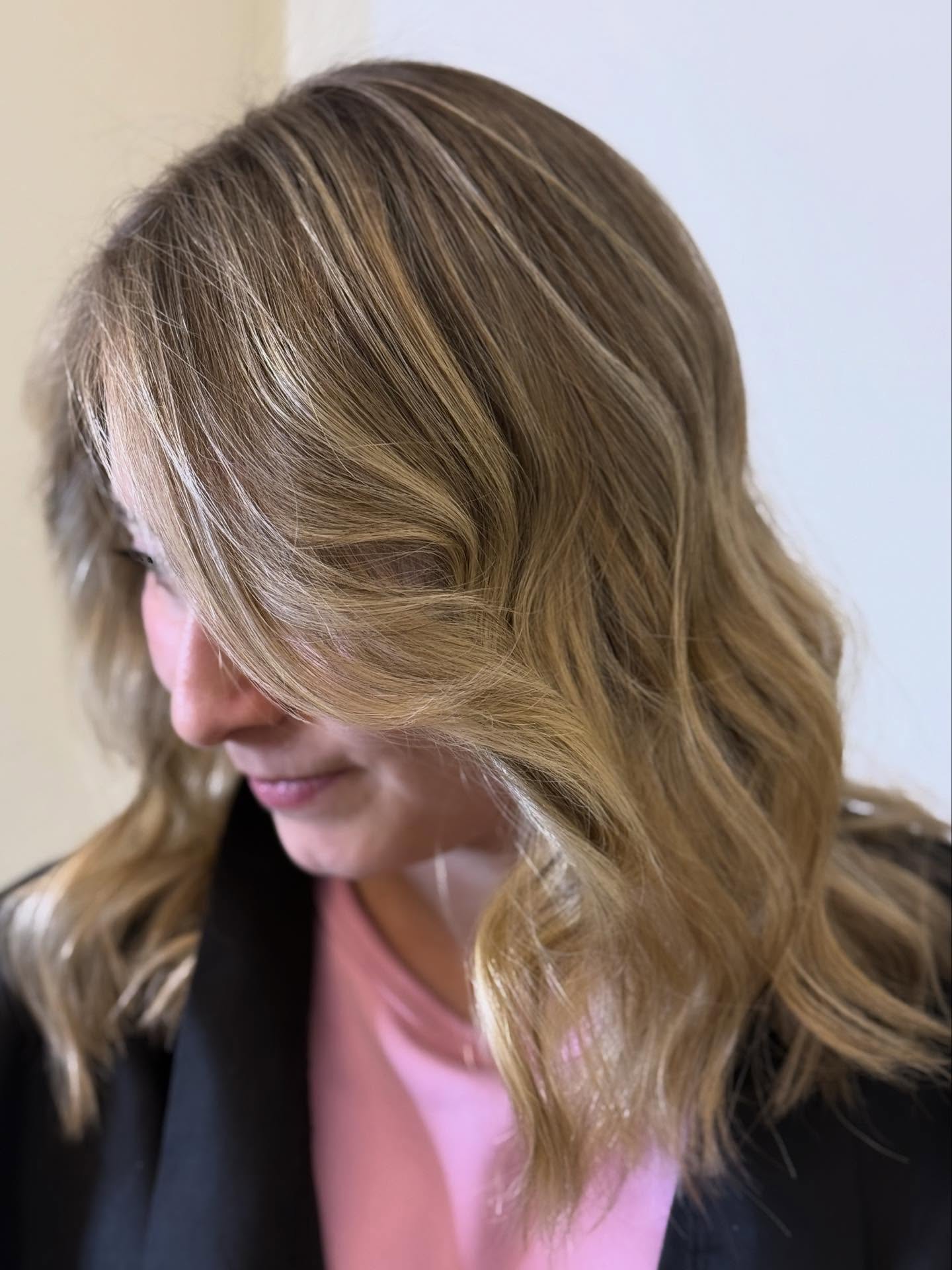 Textured Shoulder-Length Beach Waves for Fine Hair