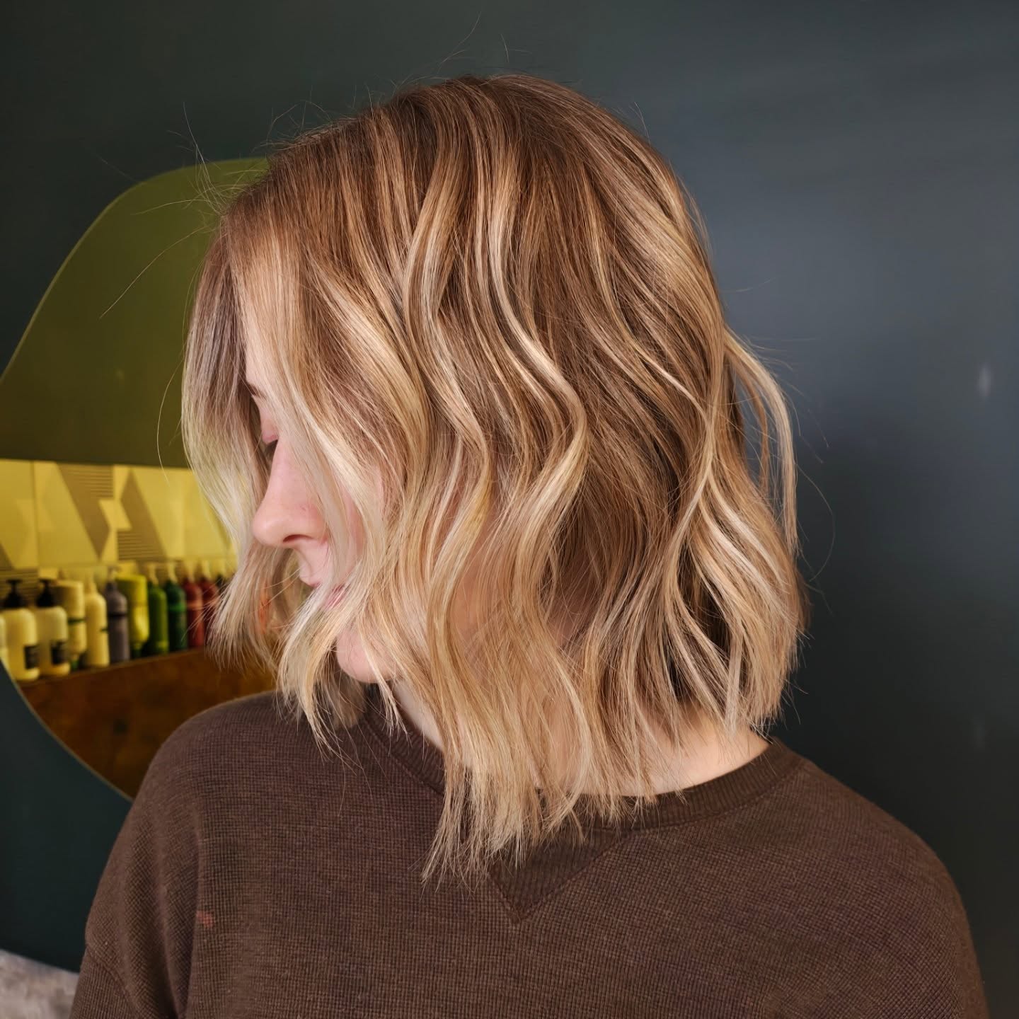 Textured Soft-Wave Bob with Golden Highlights