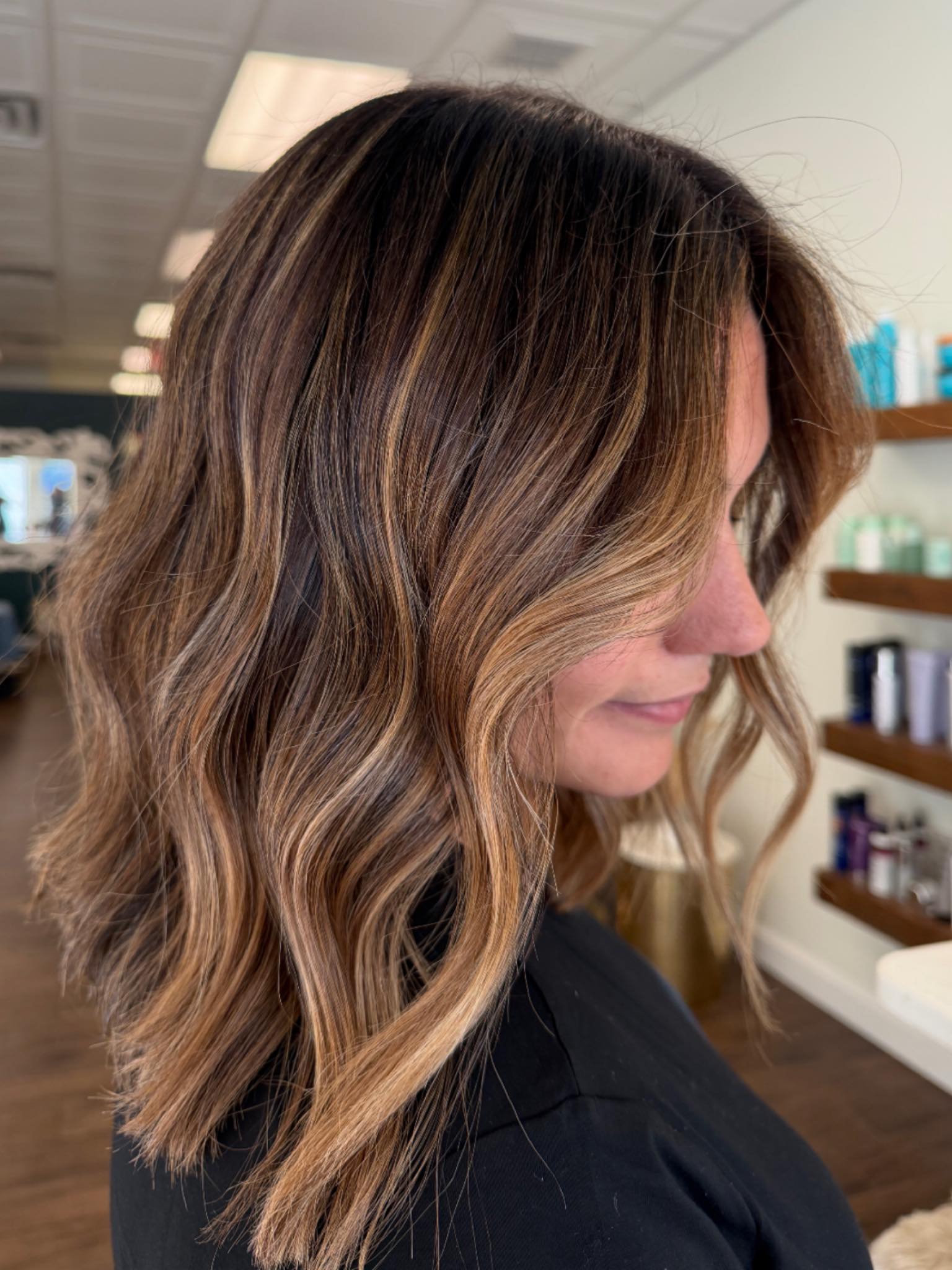 Trendy Wavy Lob with Subtle Highlights
