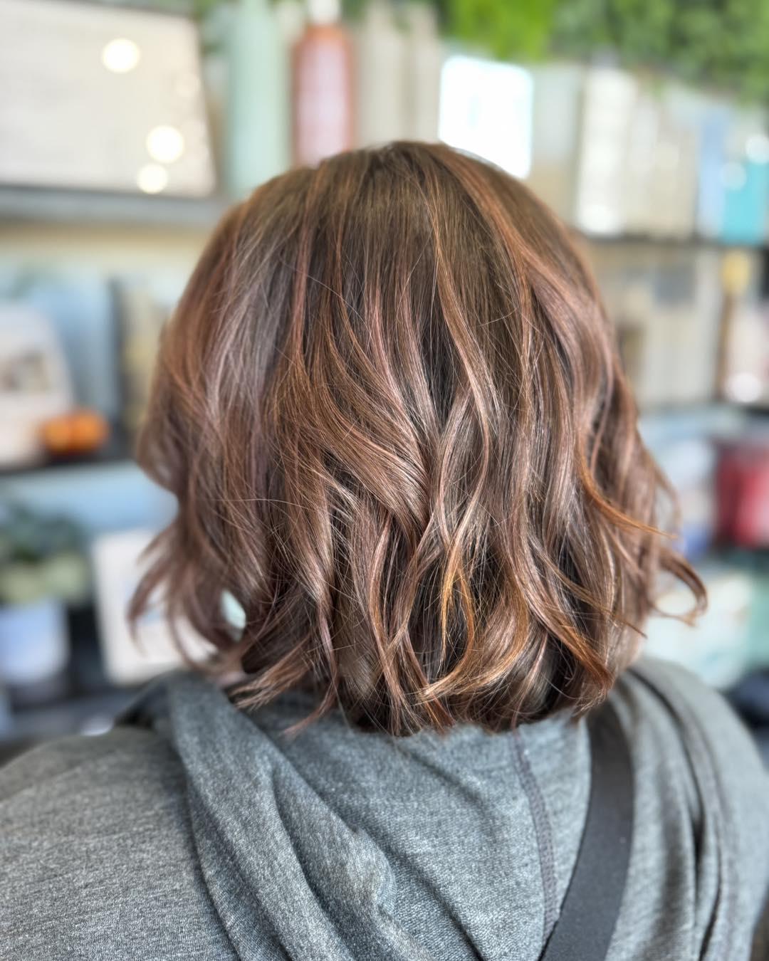 Warm Caramel Soft-Wave Bob with Subtle Highlights
