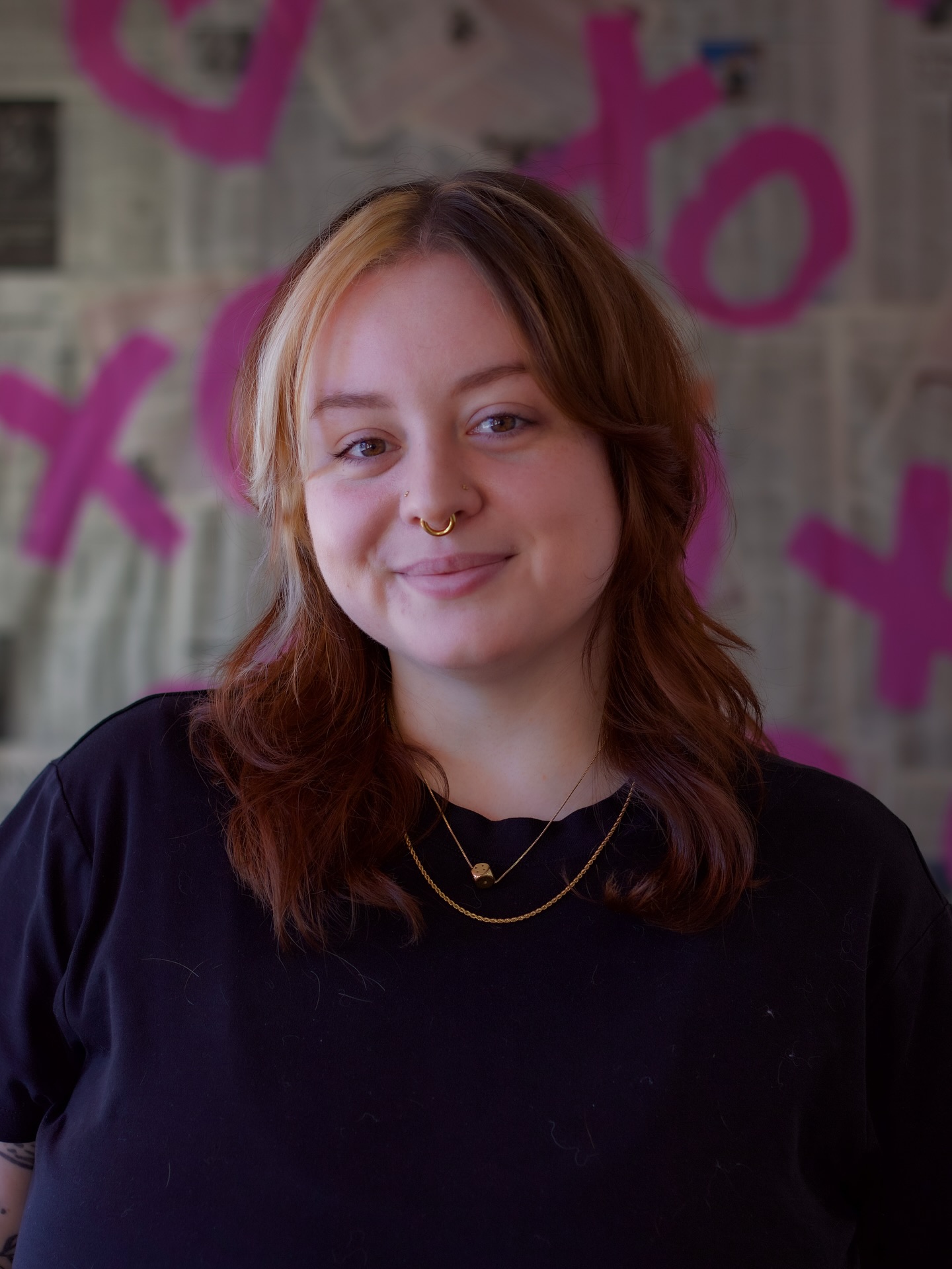 Warm-Toned Layered Cut with Face-Framing Highlights