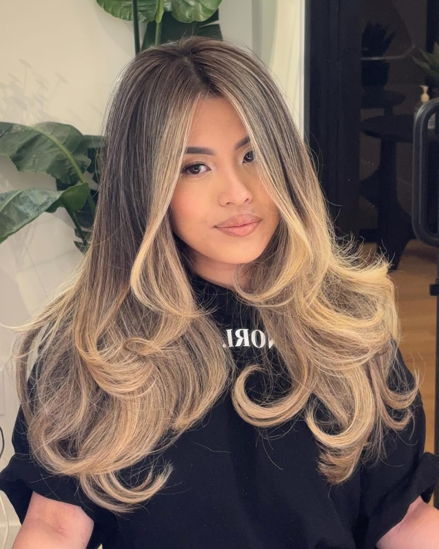 Voluminous Layered Cut with Light Blonde Highlights