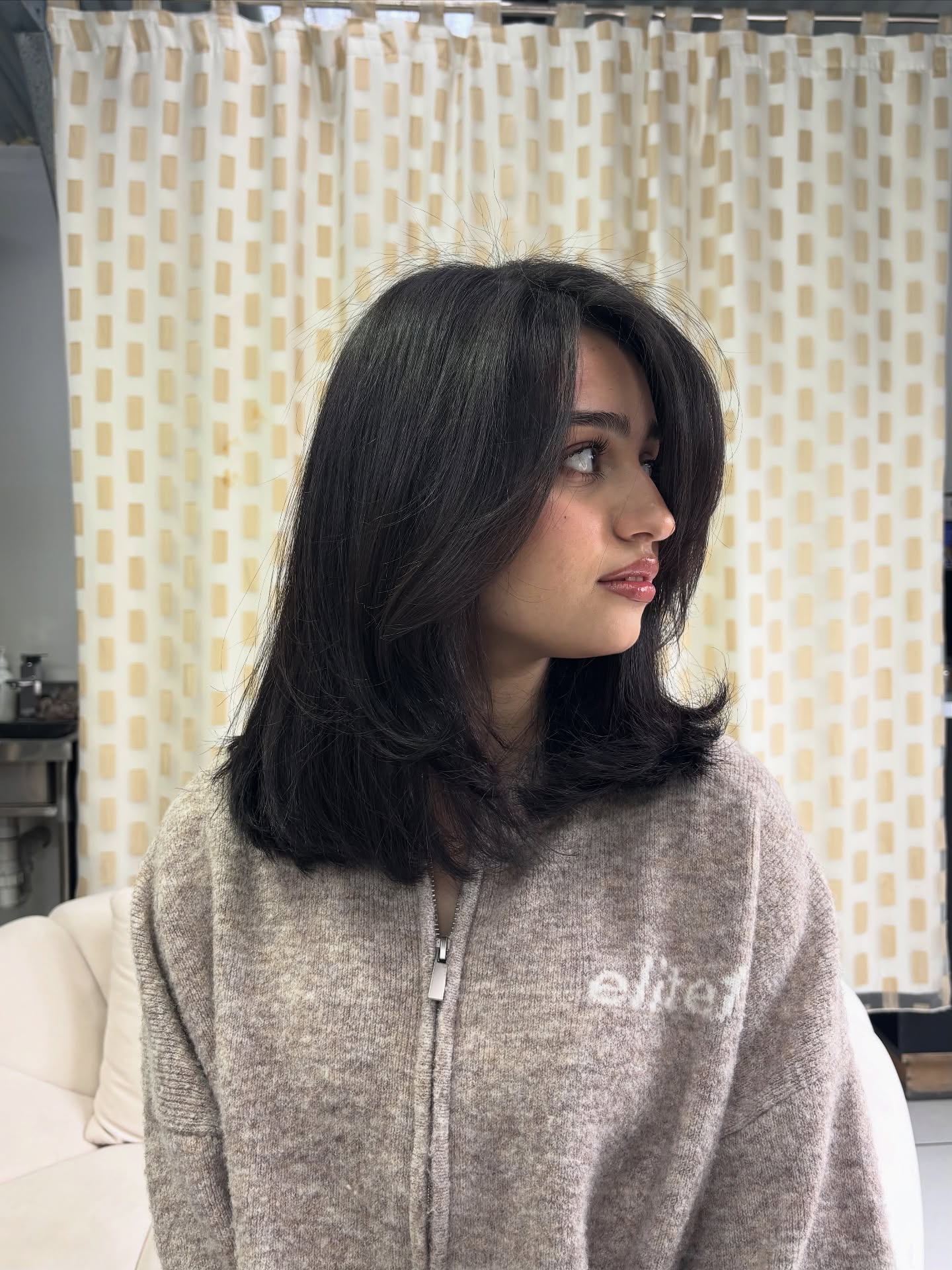 Chic Layered Mid-Length Cut with Subtle Movement
