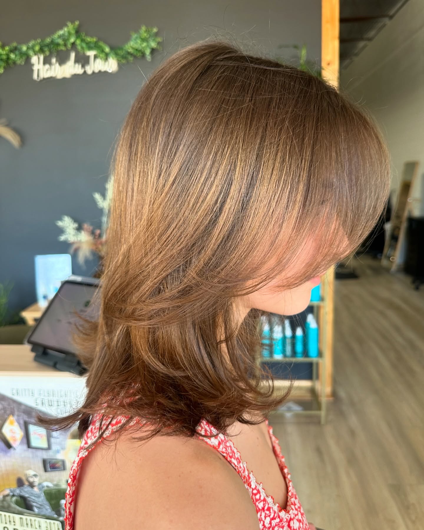Beautifully Layered Shoulder-Length Cut with Natural Movement