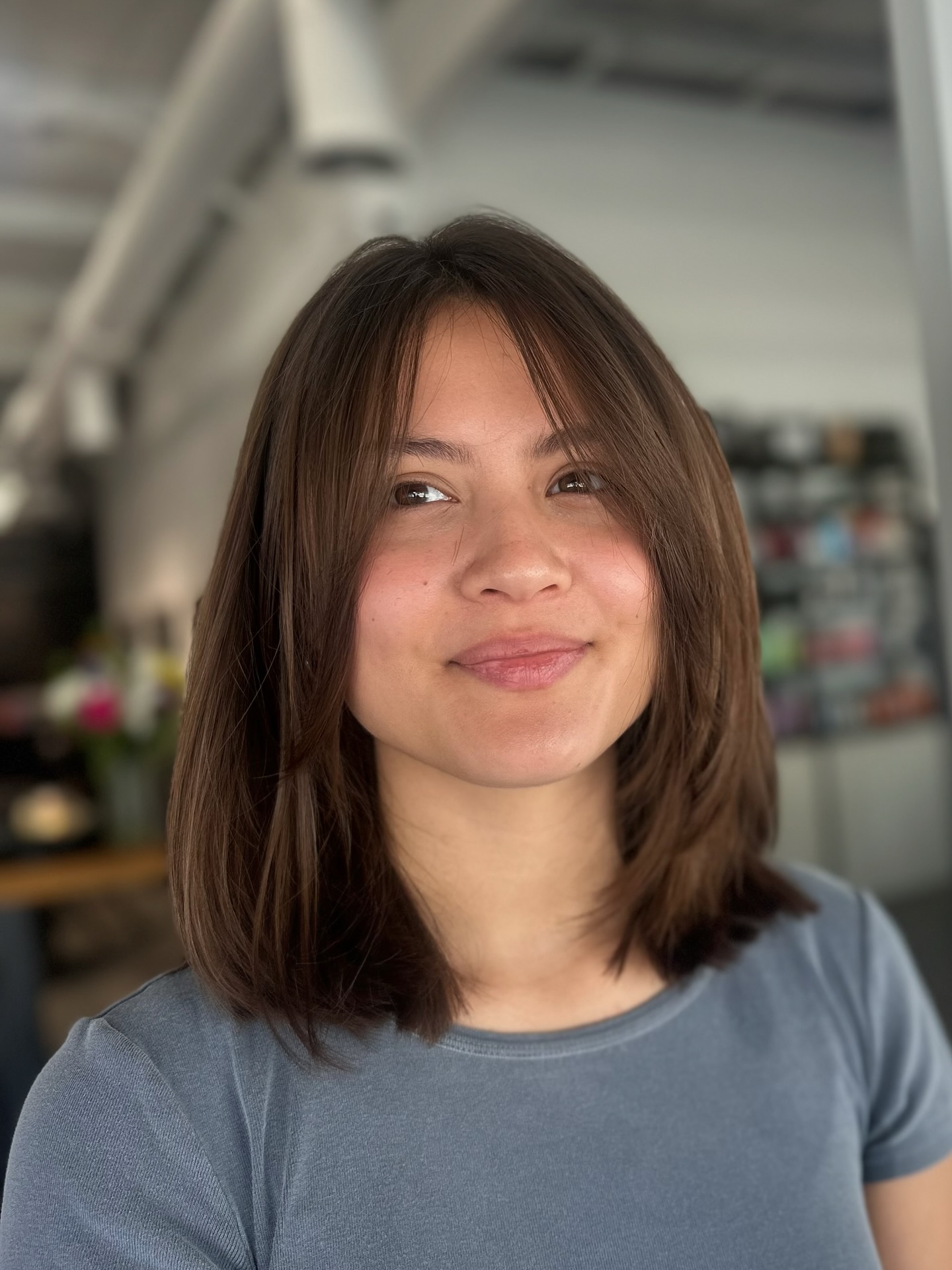 Modern Layered Shoulder-Length Cut with Soft Face-Framing Layers