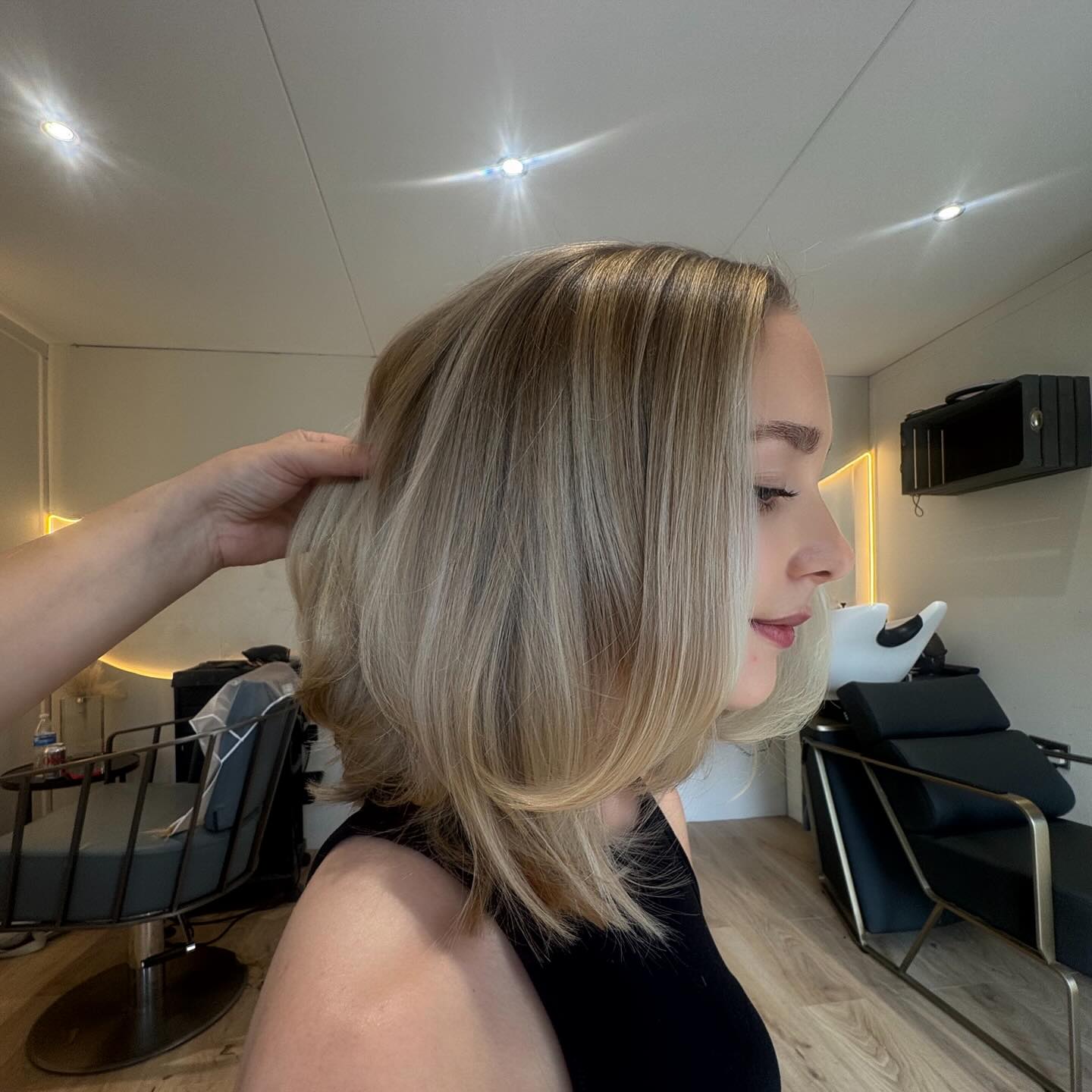 Radiant Layered Shoulder-Length Cut with Textured Ends