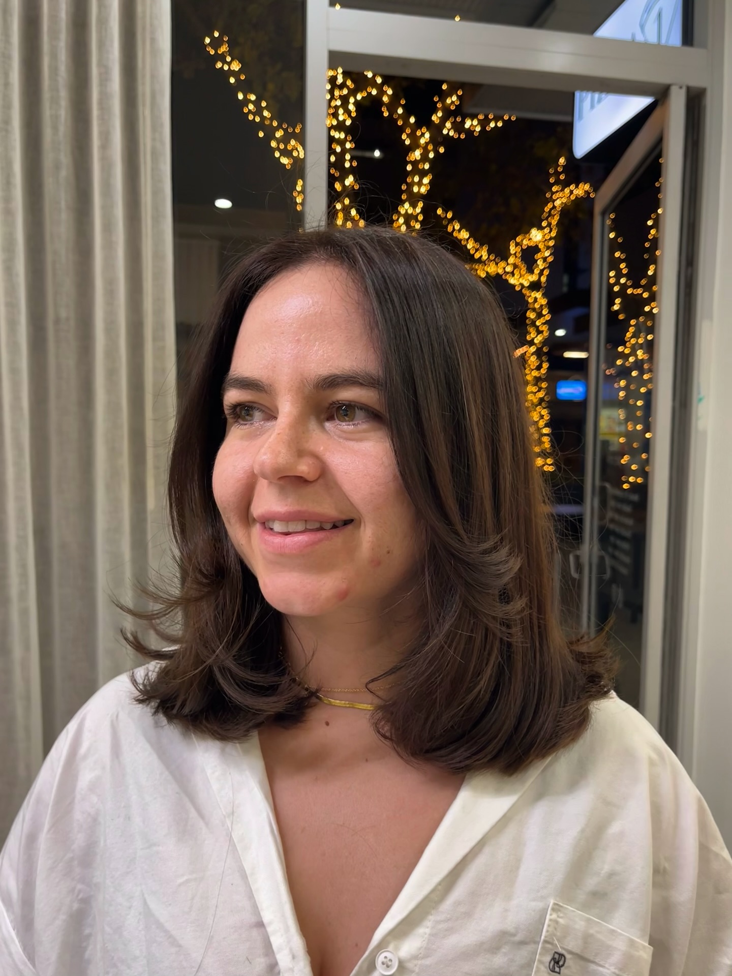 Sleek Layered Shoulder-Length Cut with Subtle Volume