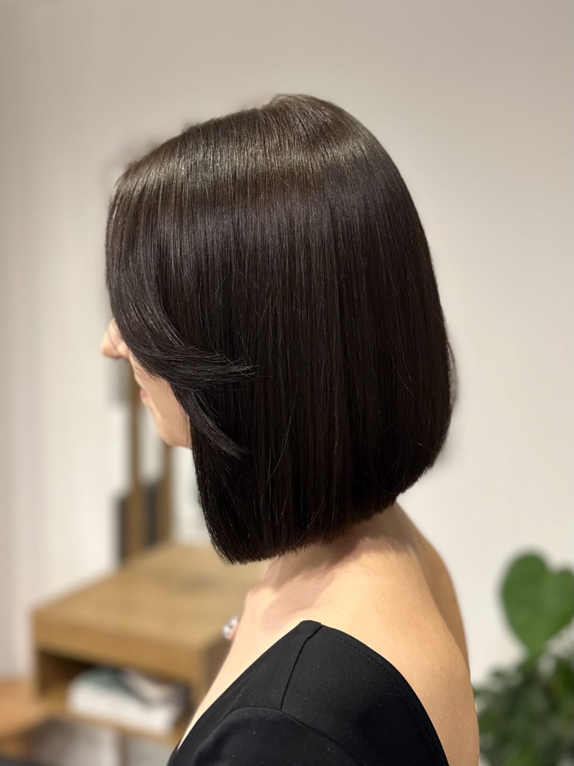 Sleek Blunt Bob with Subtle Textured Ends