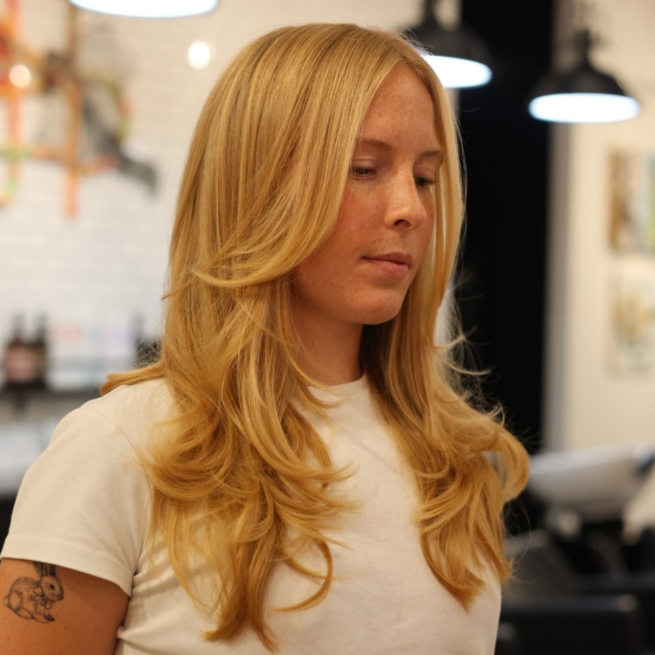 Soft Golden Curtain Layers with Feathered Ends