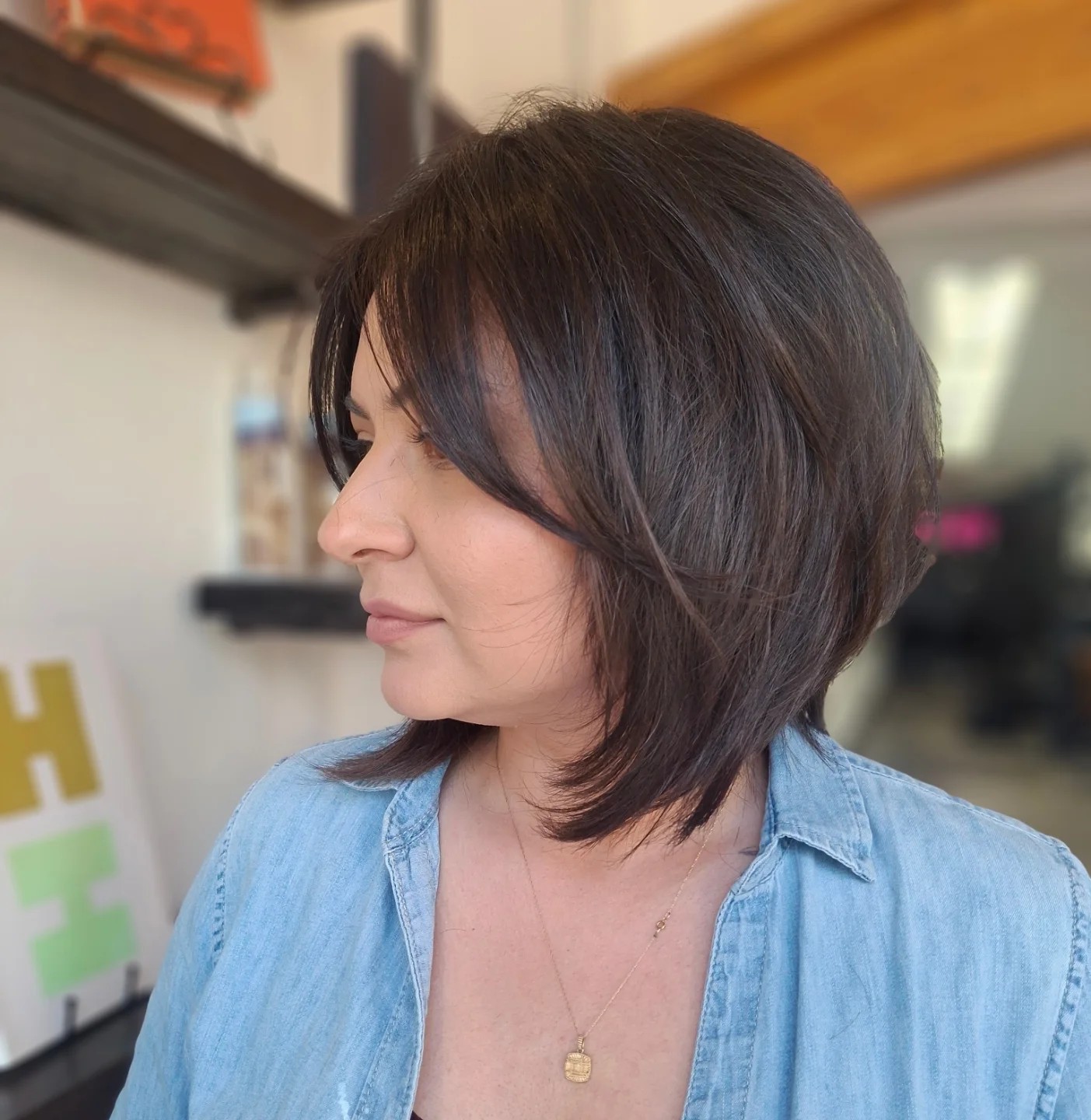Angled Layered Lob with Face‑Skimming Curtain Fringe and Crown Stacking