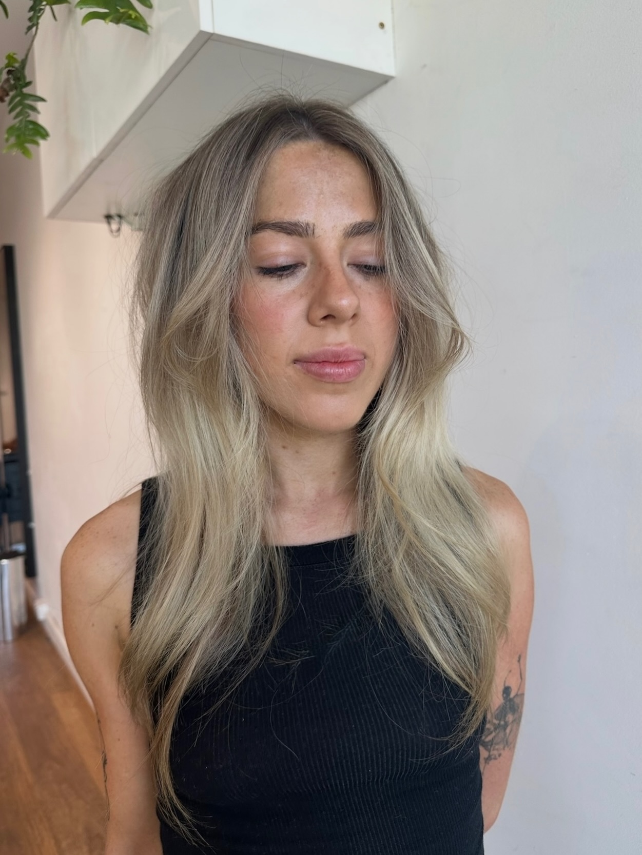 Ash-Beige Root-Smudge with Long Curtain Face-Framing Layers