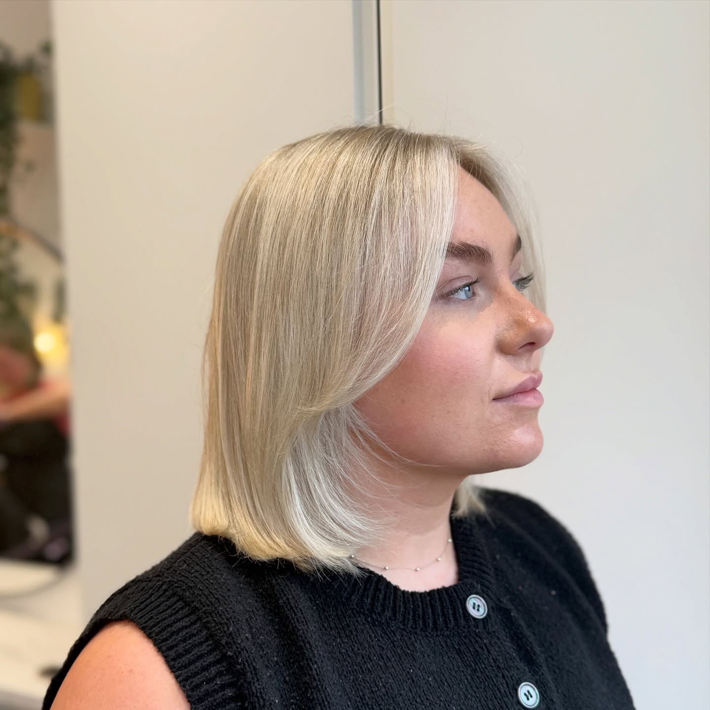 Blunt Shoulder‑Grazing LOB with Curtain Face‑Framing and Platinum Ash Toner