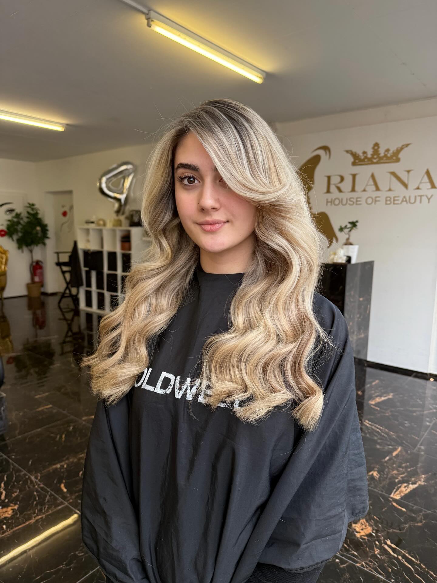 Creamy Ash-Blonde Face-Framing Waves with Root Shadow