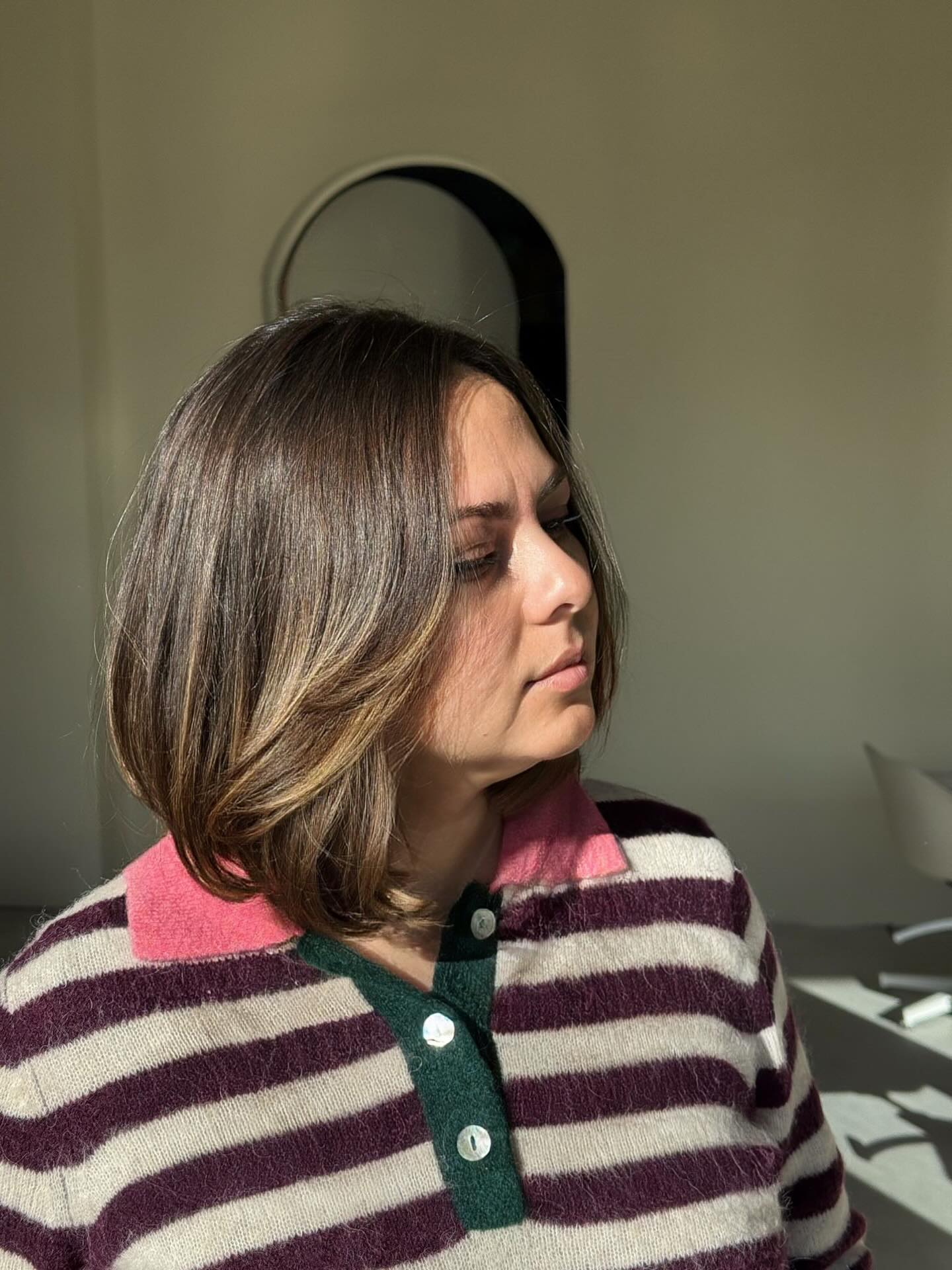 Face-Framing Shoulder Bob with Soft Curtain Layers and Root Melt