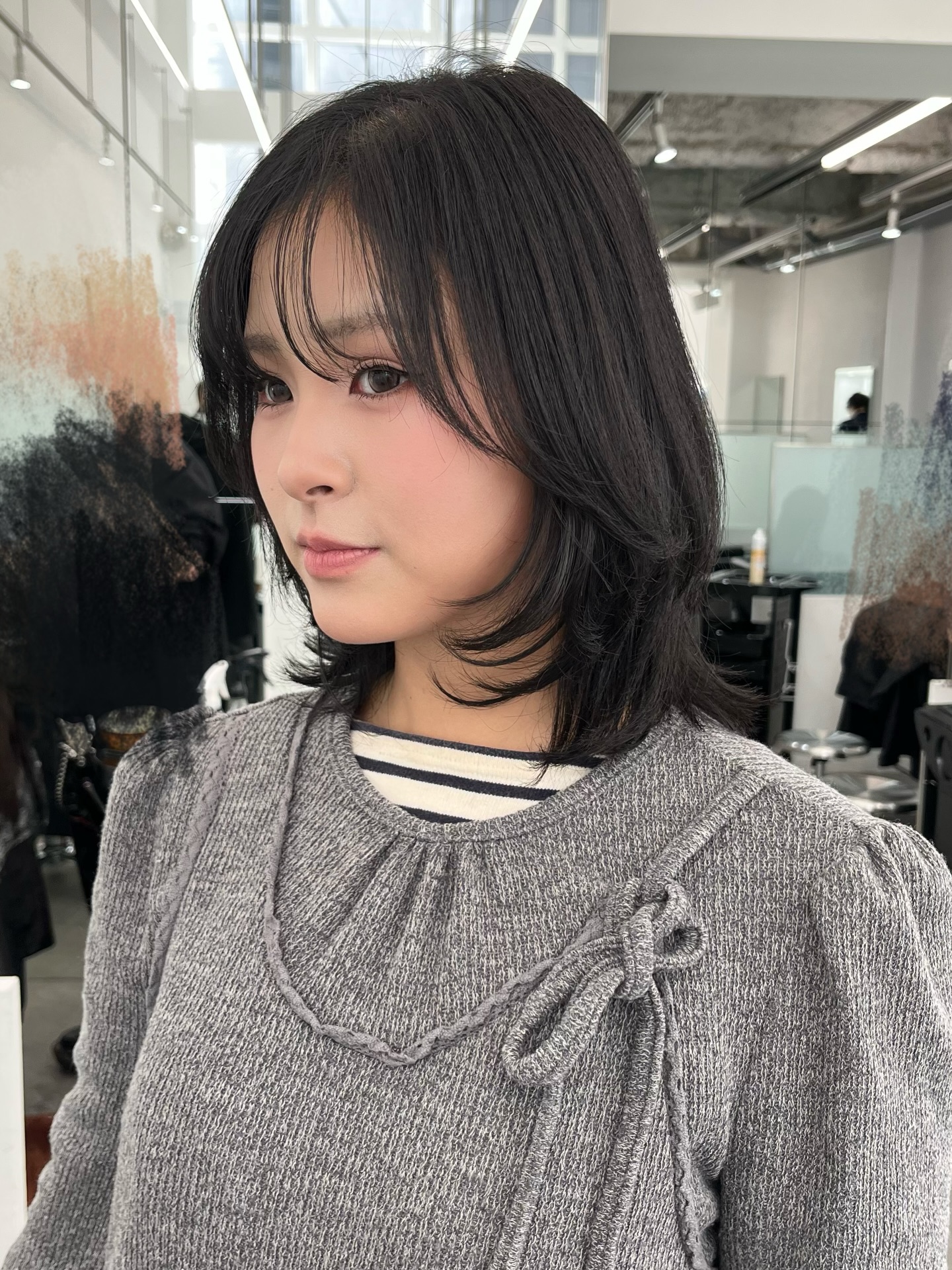 Feathered Shoulder-Length Cut with Soft Face-Framing Curtain Pieces