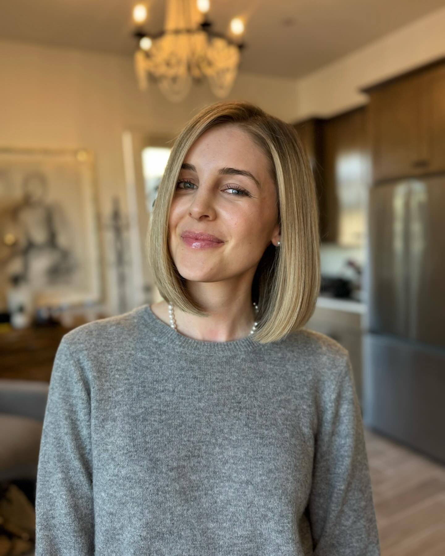 Jawline-Weighted Blunt A-Line Bob with Root-Melt Blonde