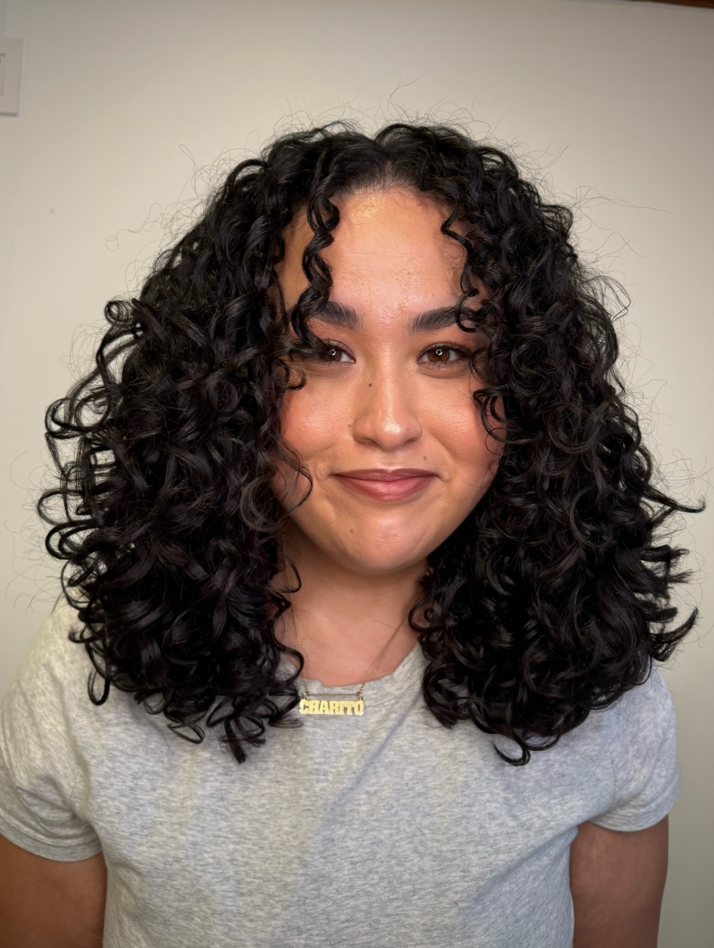 Rounded Shoulder-Length Curly Cut with Center-Part Face‑Framing Ringlets