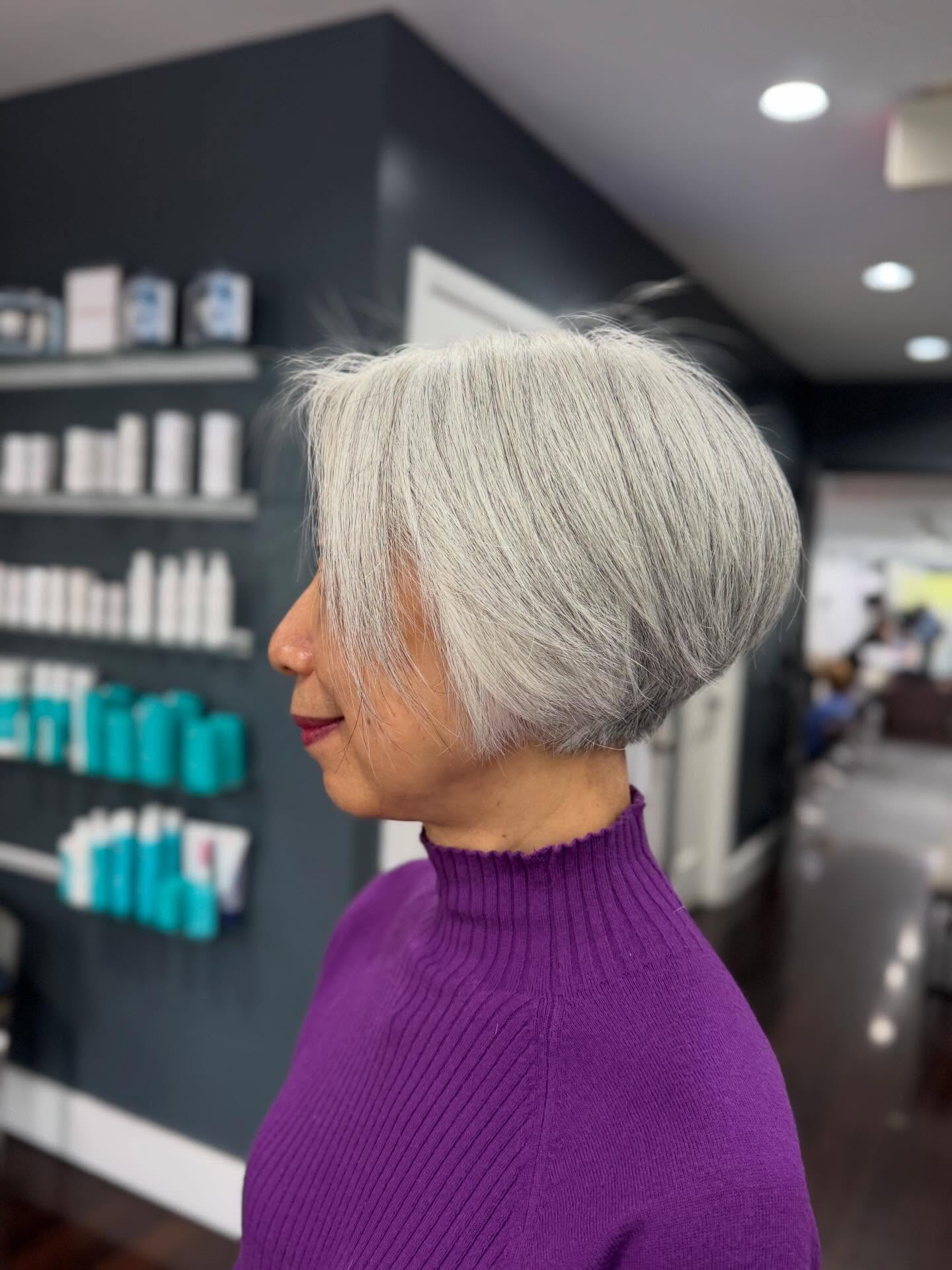 Silver-Inverted Stacked Bob with Long Face-Framing Front