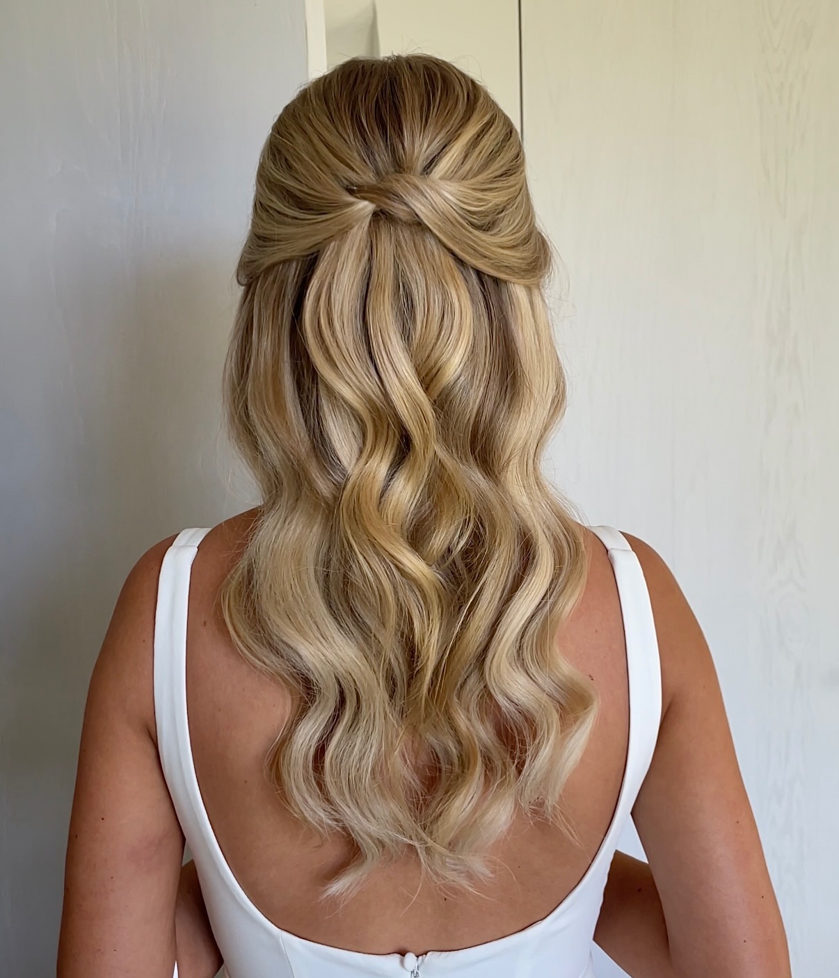 Soft Balayage Half-Up Pull-Through Twist with S-Wave Texture