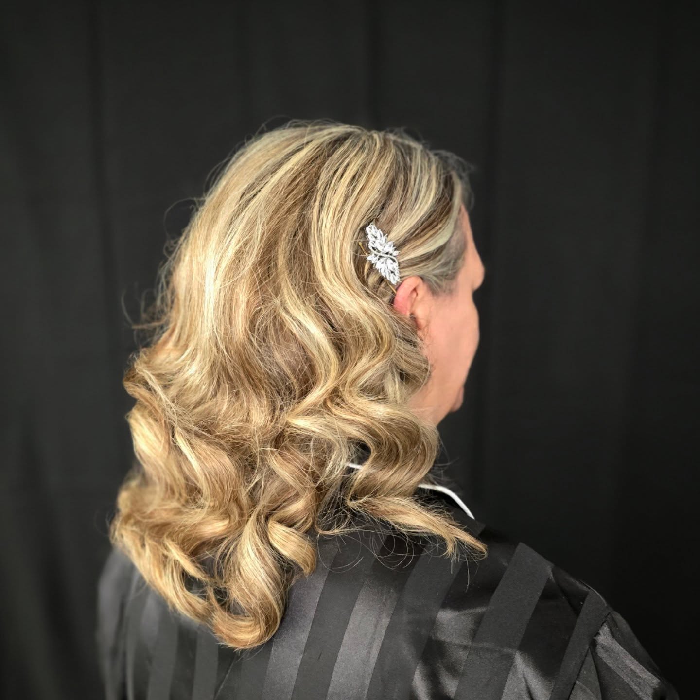 Soft Champagne Blonde Side-Swept S-Waves with Crystal Leaf Pin