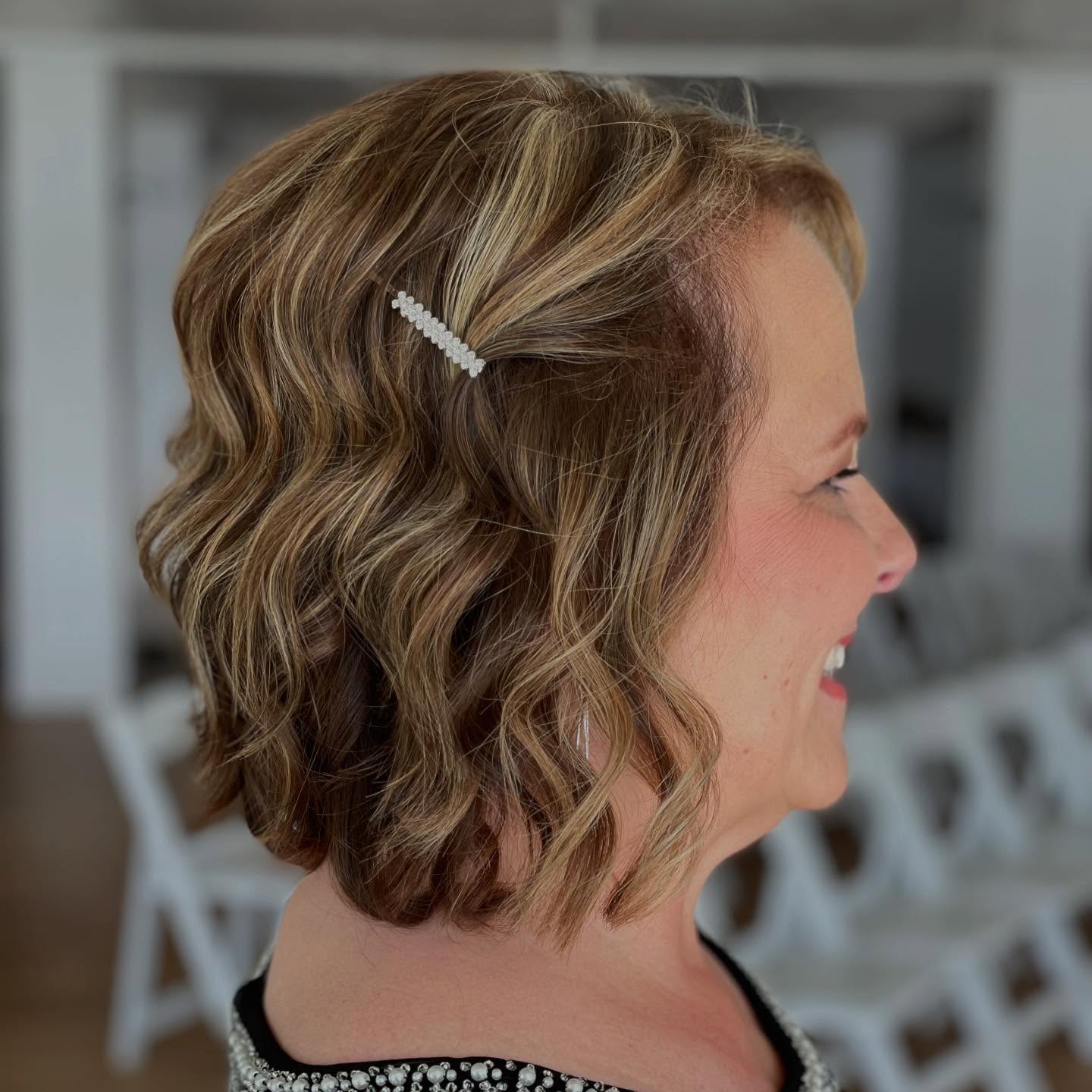 Soft Graduated Wavy Bob with Caramel Balayage and Pearl Barrette