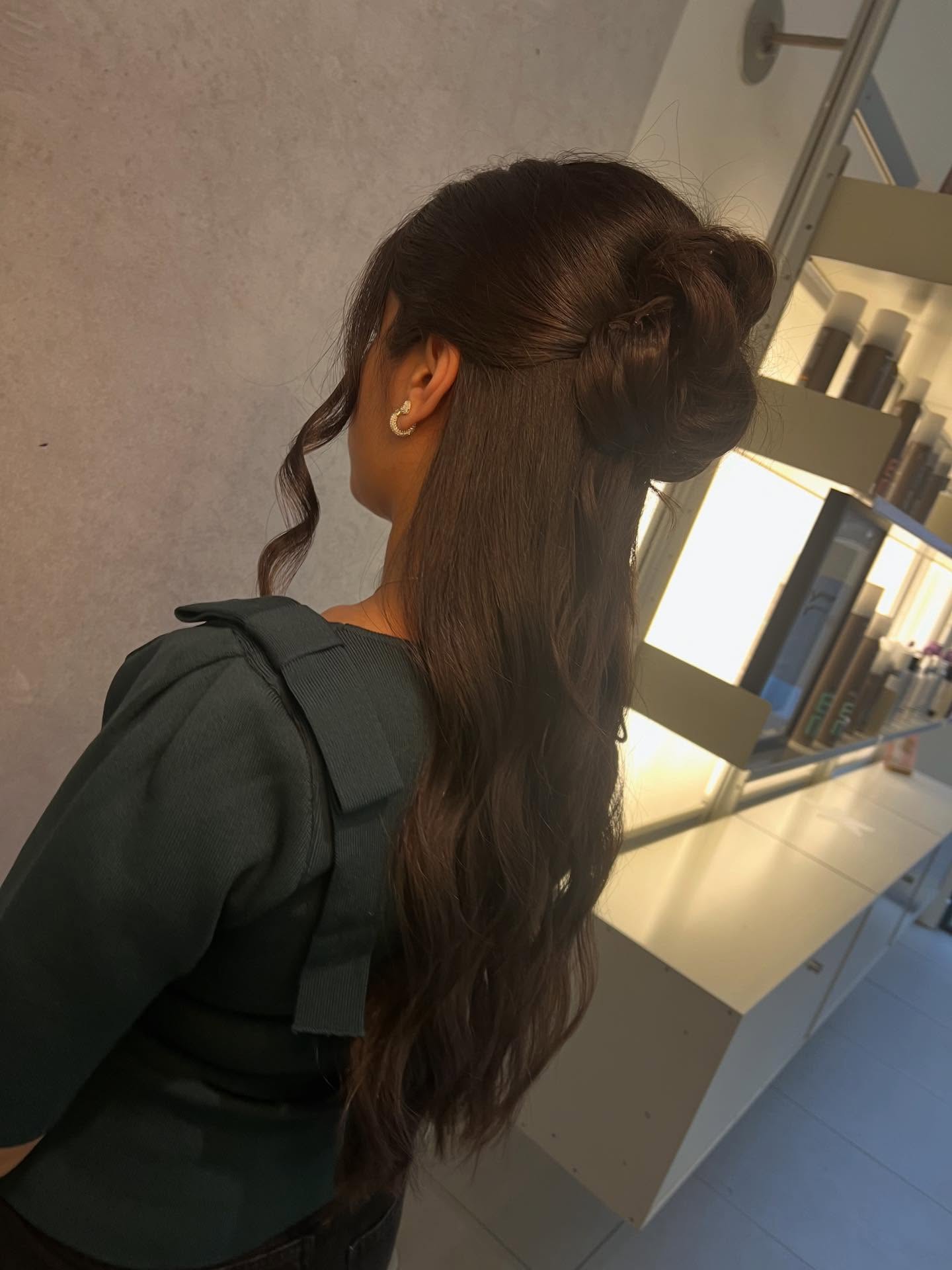 Soft Knot-Bun Half-Up with Long Flowing Interior Layers