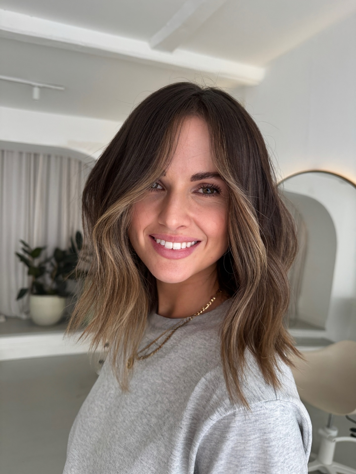 Sun-Kissed Textured Lob with Face-Framing Money Piece