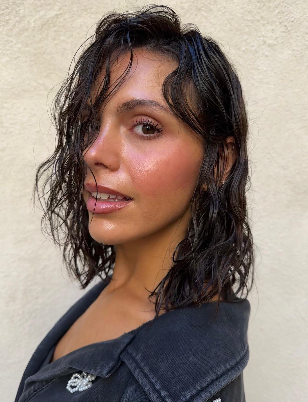 Textured Wet-Look Wavy Lob with Piecey Face-Framing