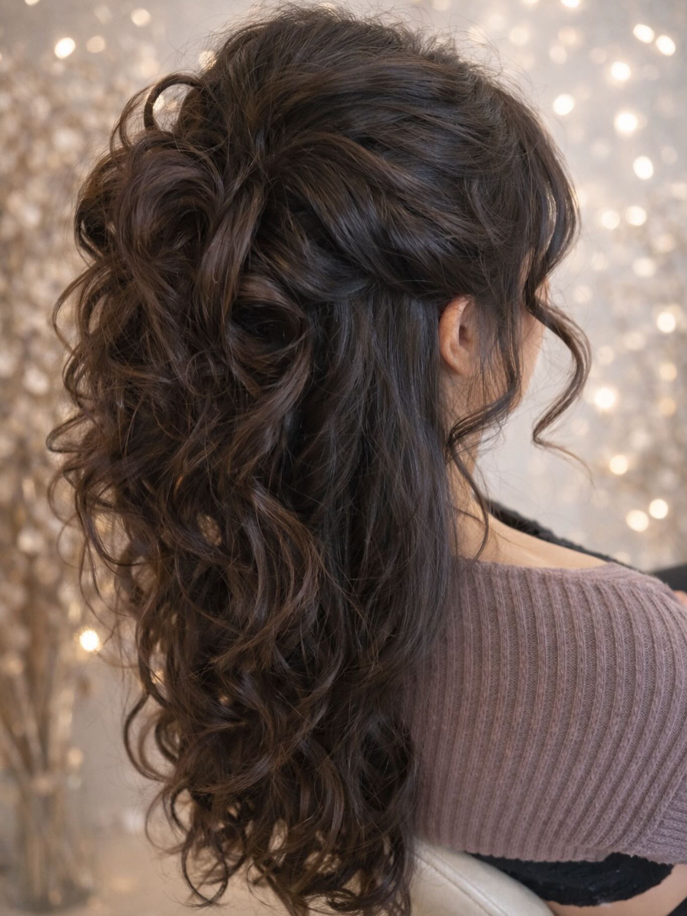Voluminous Dark Brunette Half-Up Pinned Curls with Face‑Framing Tendrils