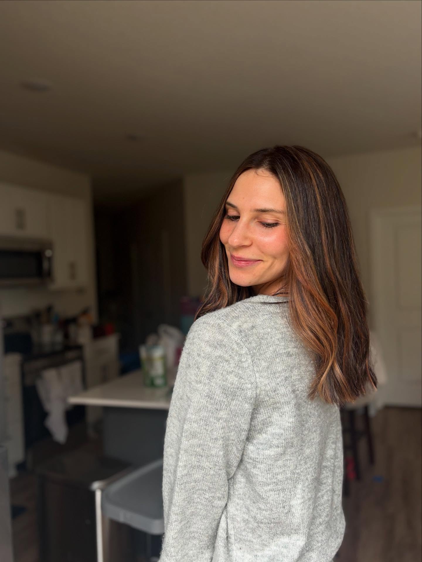 Warm Copper-Ribboned Mid-Length Lob with Soft Face-Framing Balayage