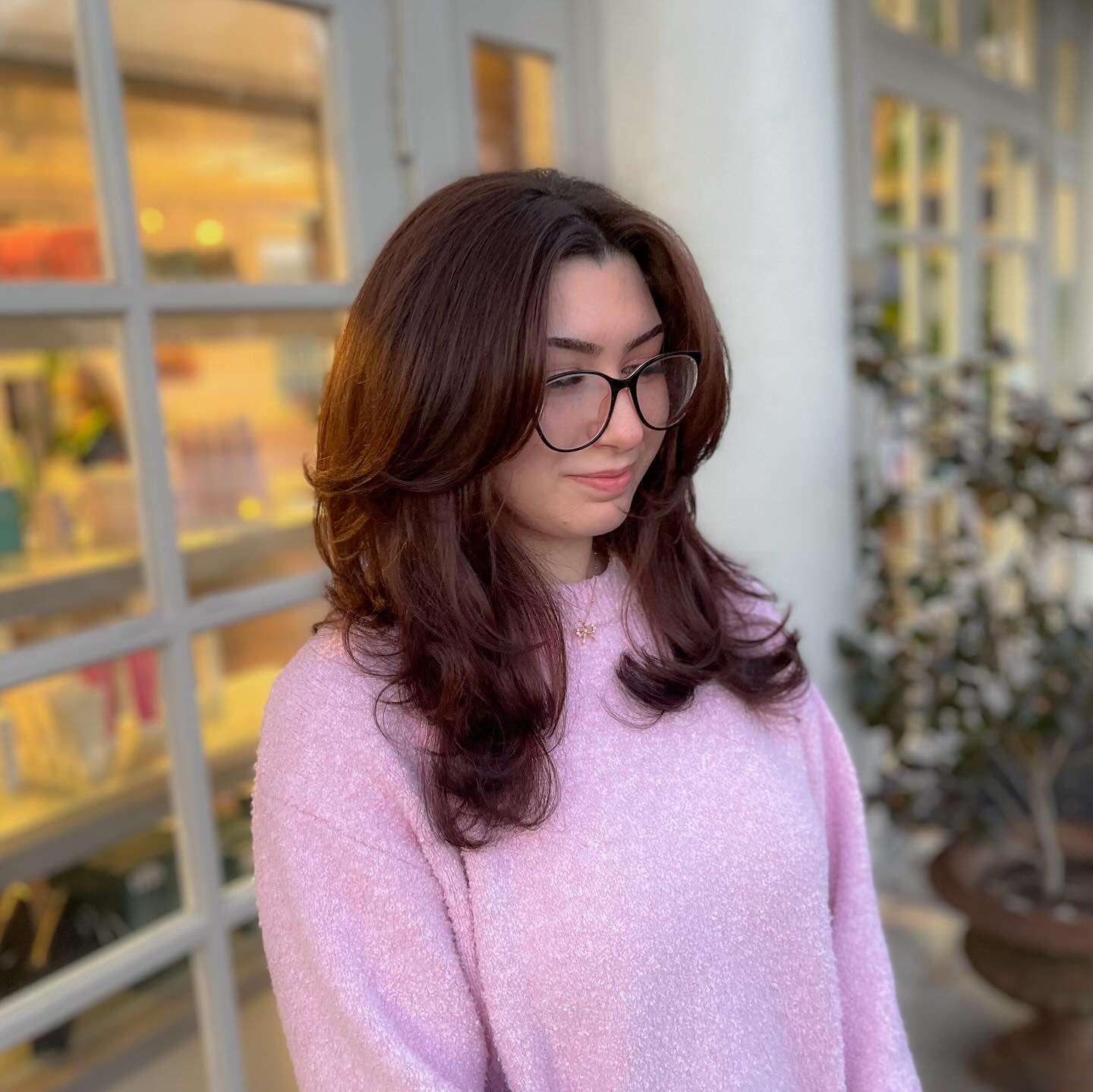 90s-Inspired Voluminous Face-Framing Layers with Flipped Ends