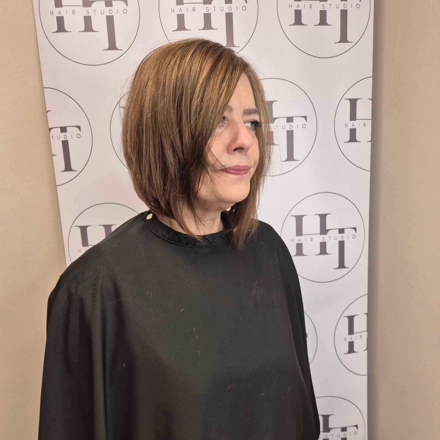 Angled Stacked Bob with Face-Framing Layers and Subtle Lowlights