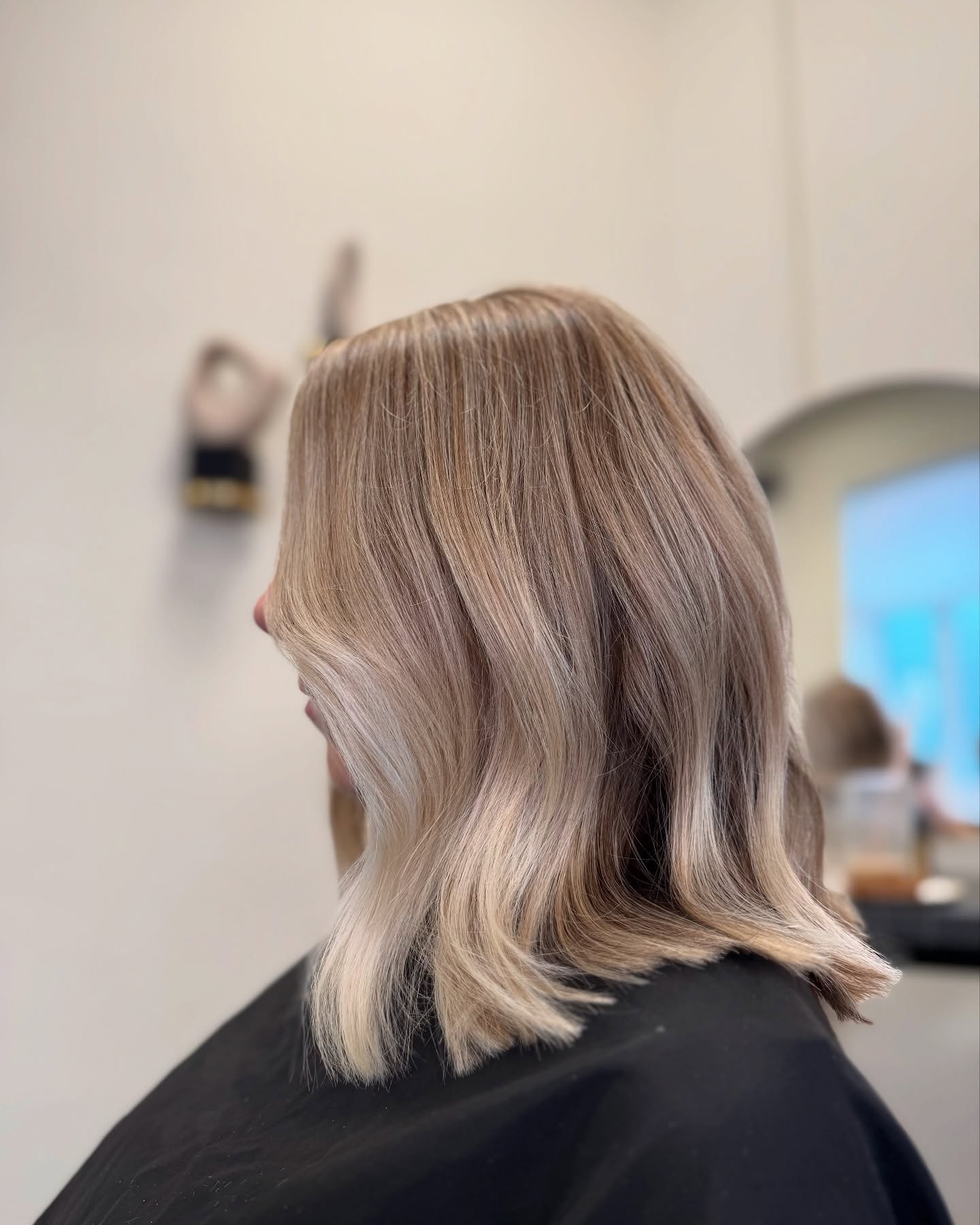 Balayaged Soft-Blonde Mid-Lob with Textured Ends
