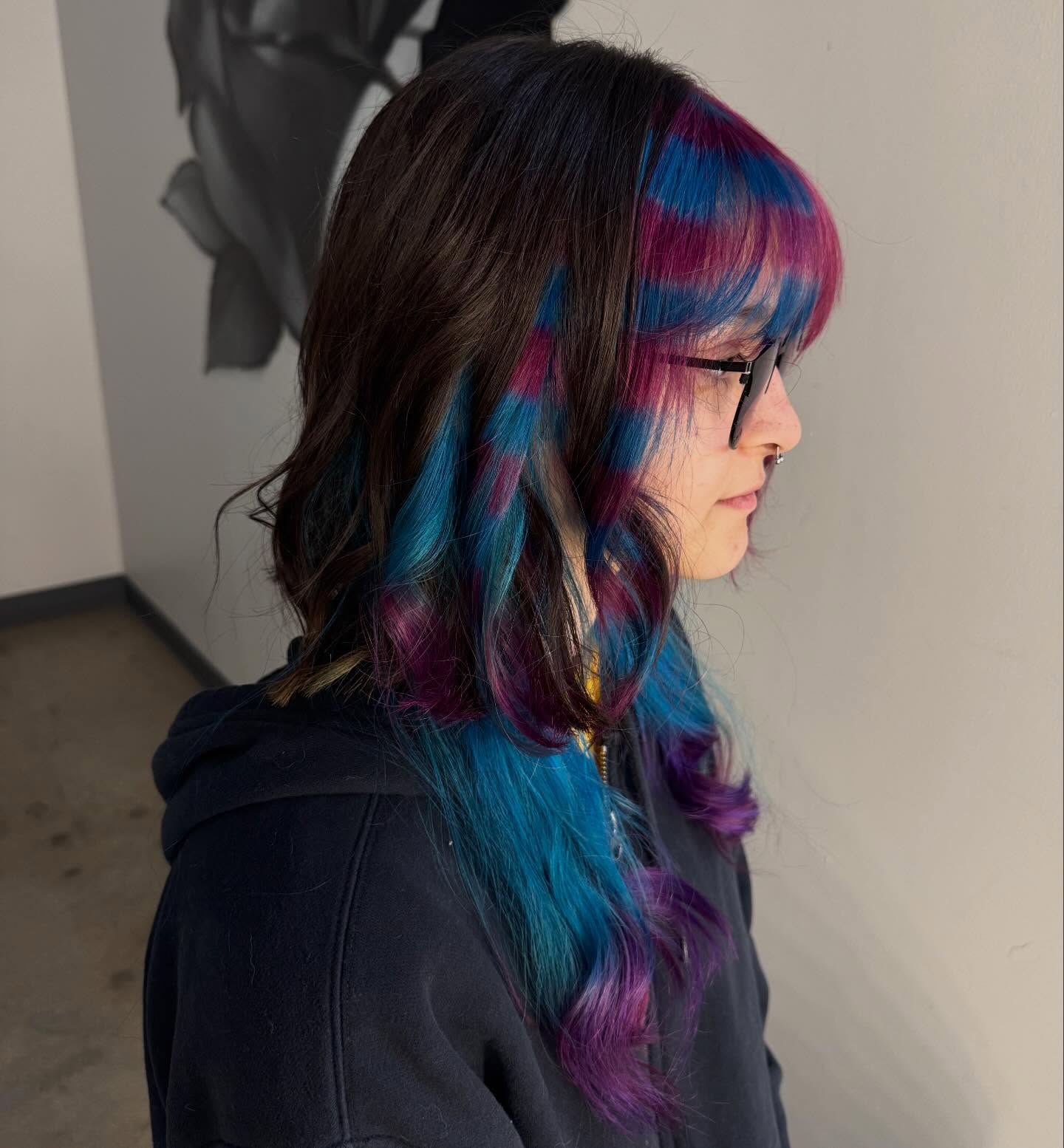 Bold Cyan-and-Magenta Striped Face-Frame on Dark Wavy Lob