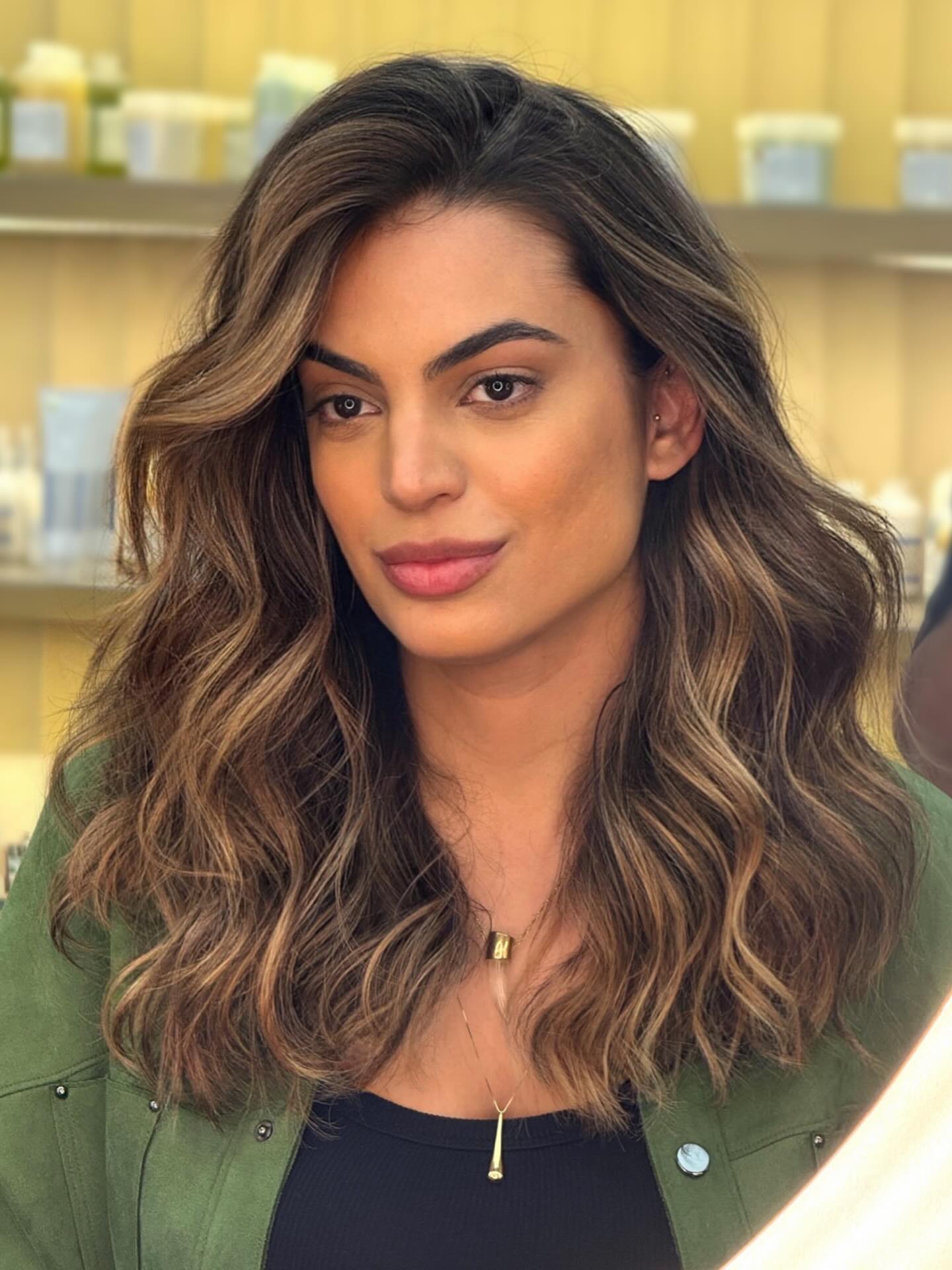 Brunette Face-Framing Waves with Low-Contrast Root Melt