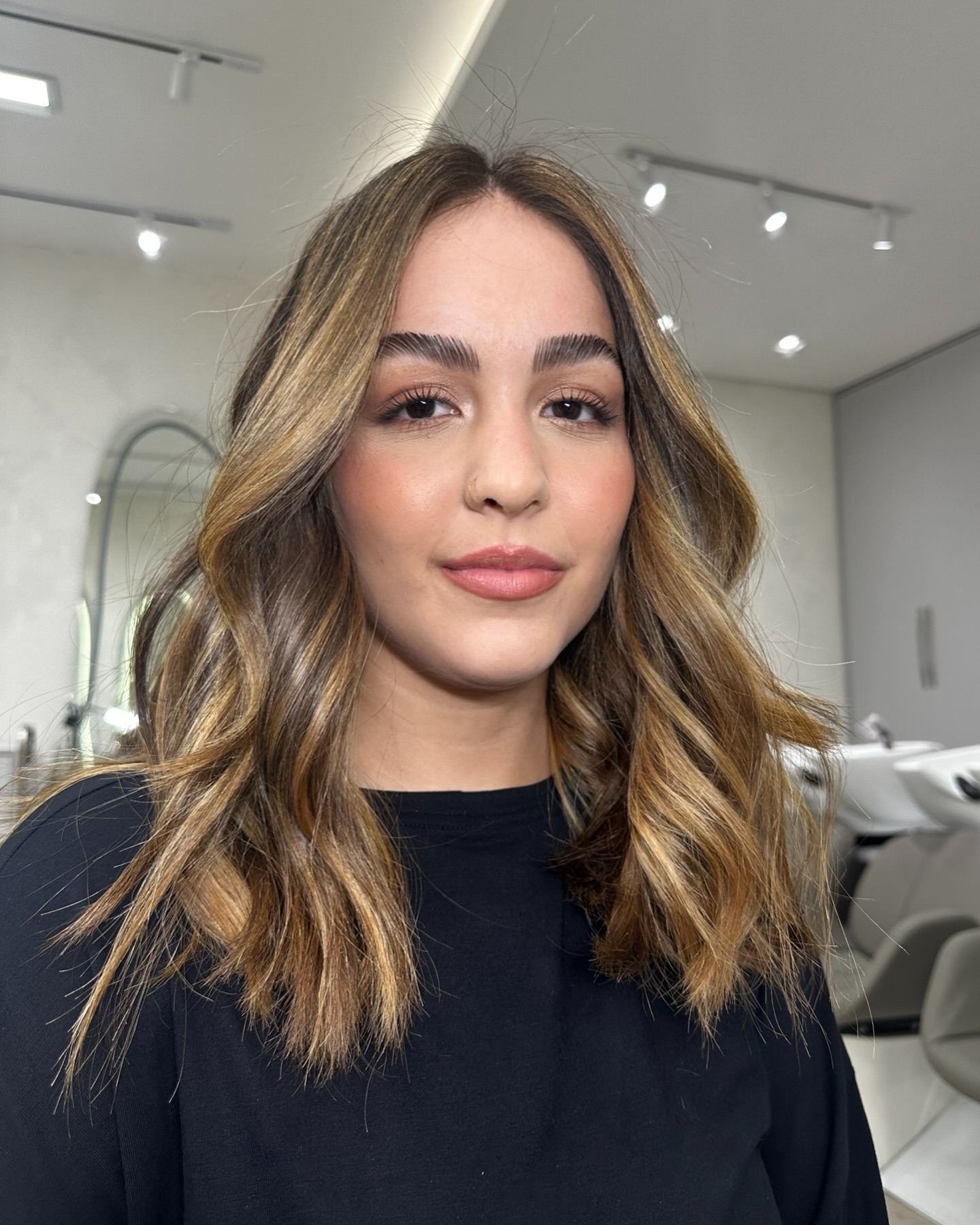 Caramel-Framed Shoulder Lob with Root Shadow and Face‑Framing Brights