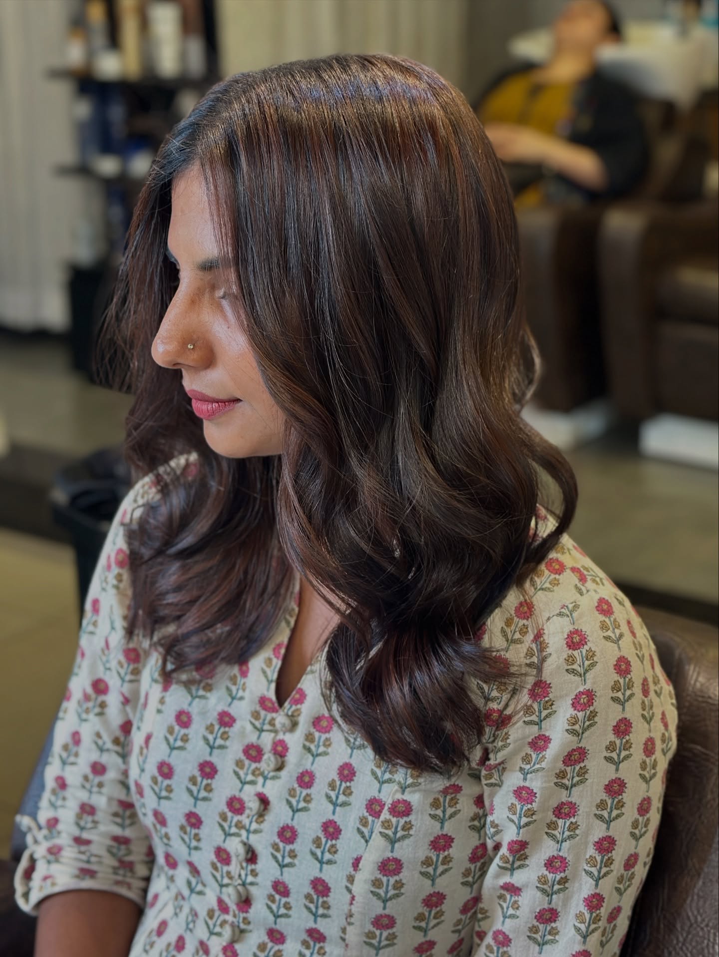 Chestnut Mid-Length Layers with Subtle Red Glaze and Feathered Ends