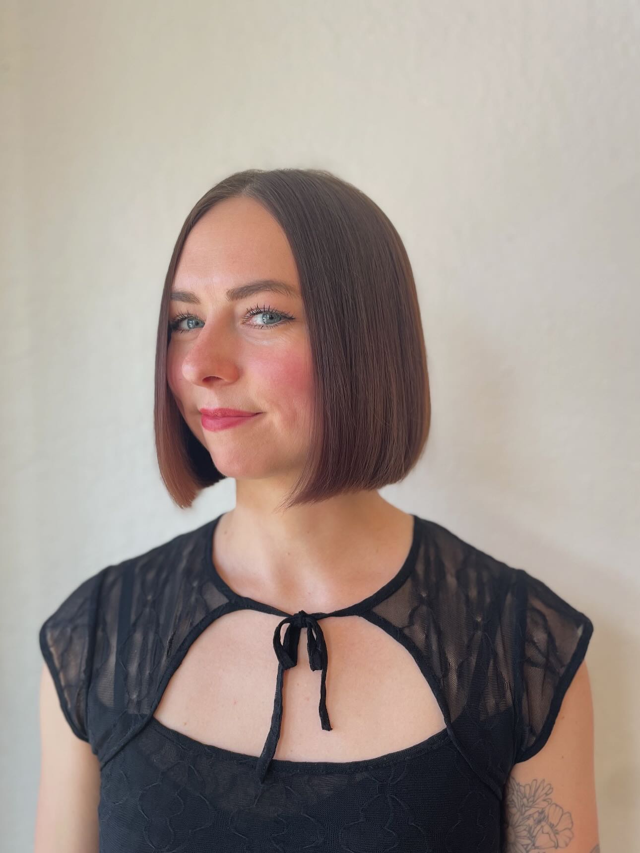 Chin-Length Blunt Bob with Soft Internal Graduation