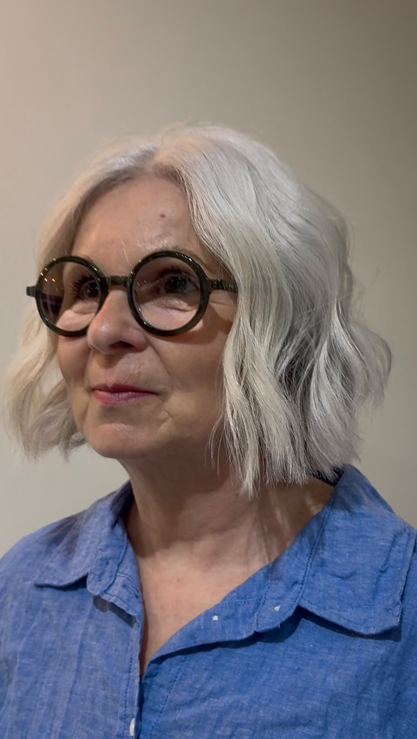 Chin-Length Silver Lob with Soft Wave and Interior Weighting