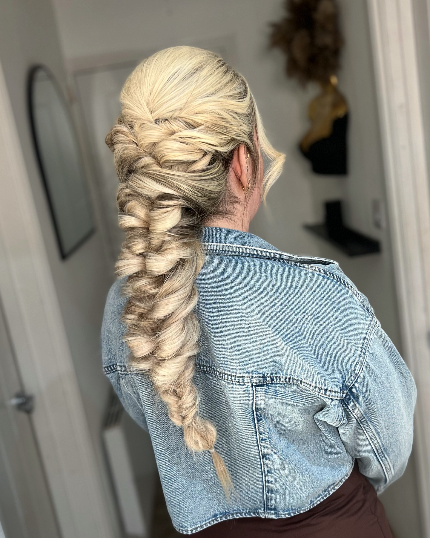 Chunky Platinum Pull-Through Braid with Root Shadow