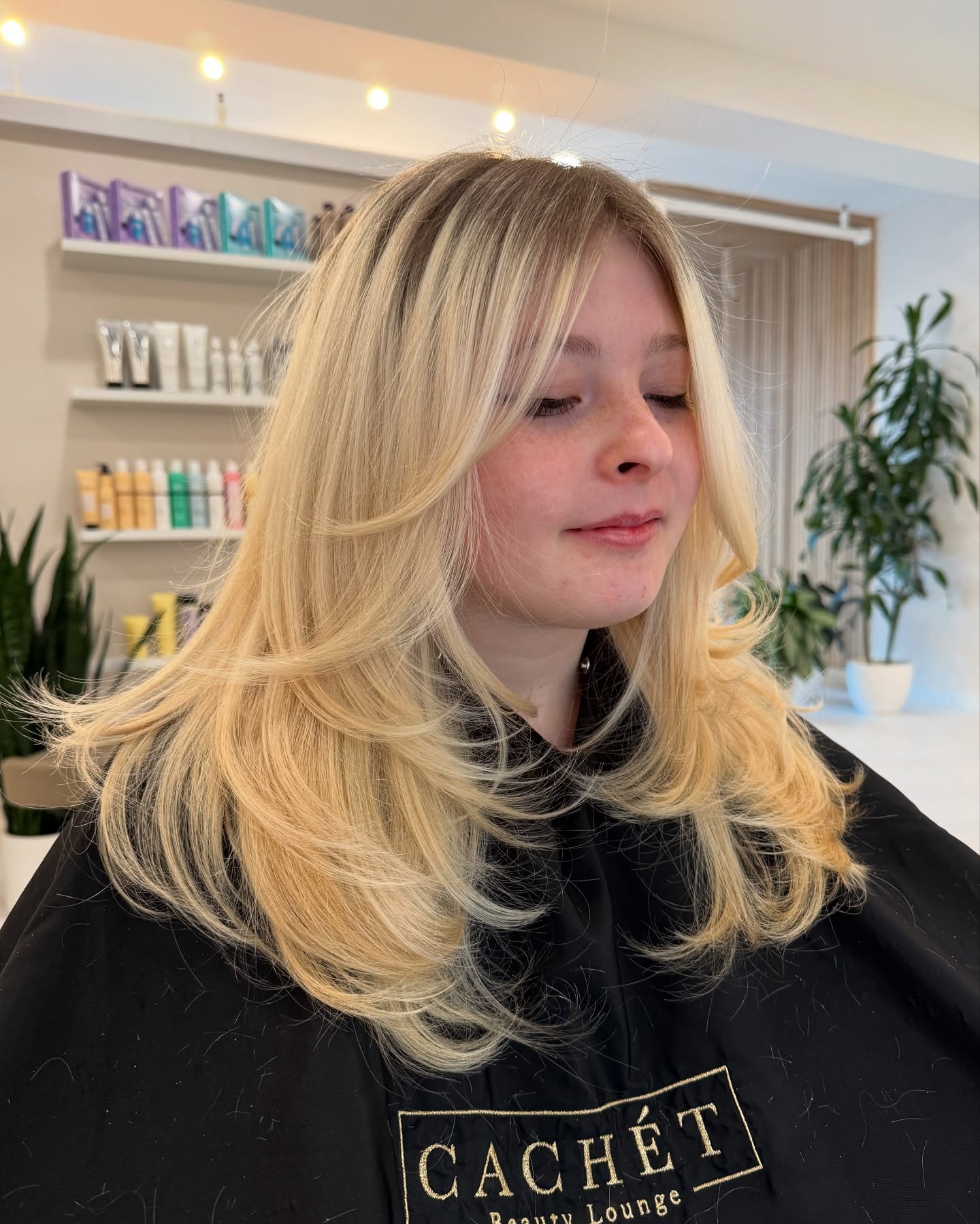 Classic 90s Feathered Blonde Layers with Soft Curtain Bangs