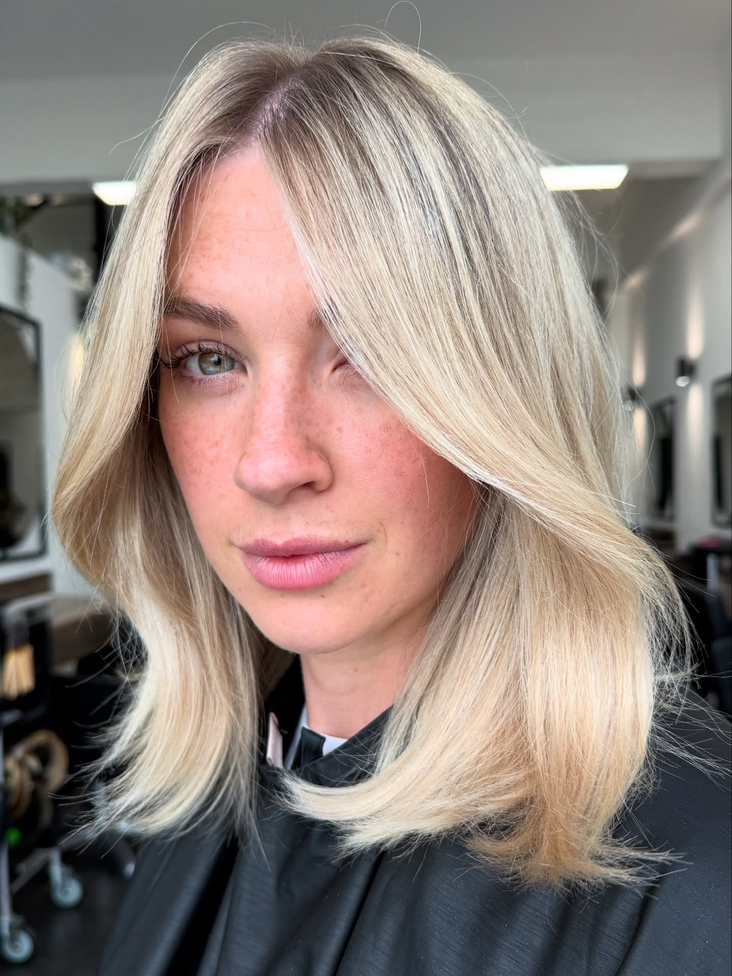 Face-Framing Ash-Blonde Lob with Soft Interior Layers