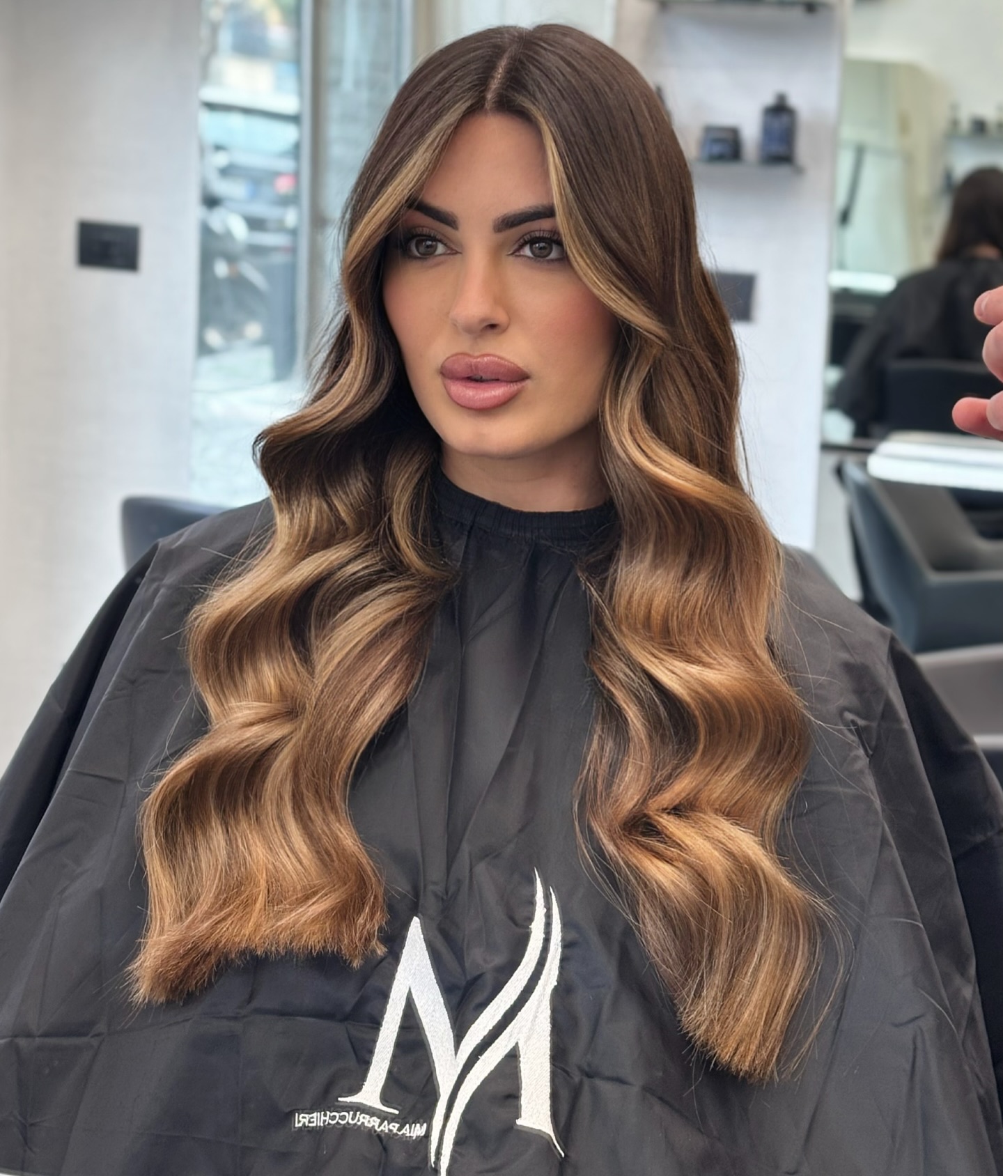 Glossy Caramel-Pressed Long Waves with Money-Piece Face Frames