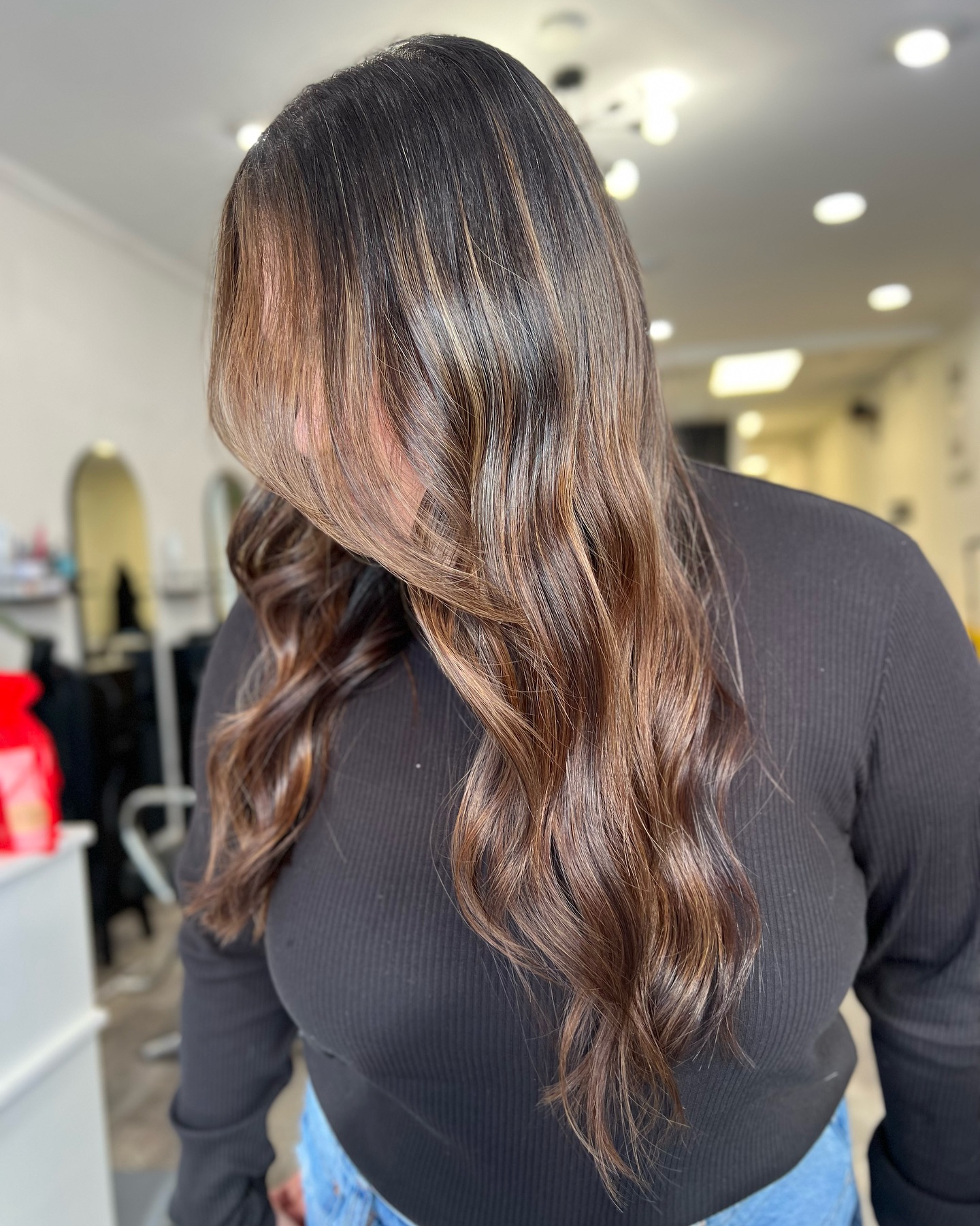 Glossy Chestnut Long Waves with Soft Face‑Framing Slices