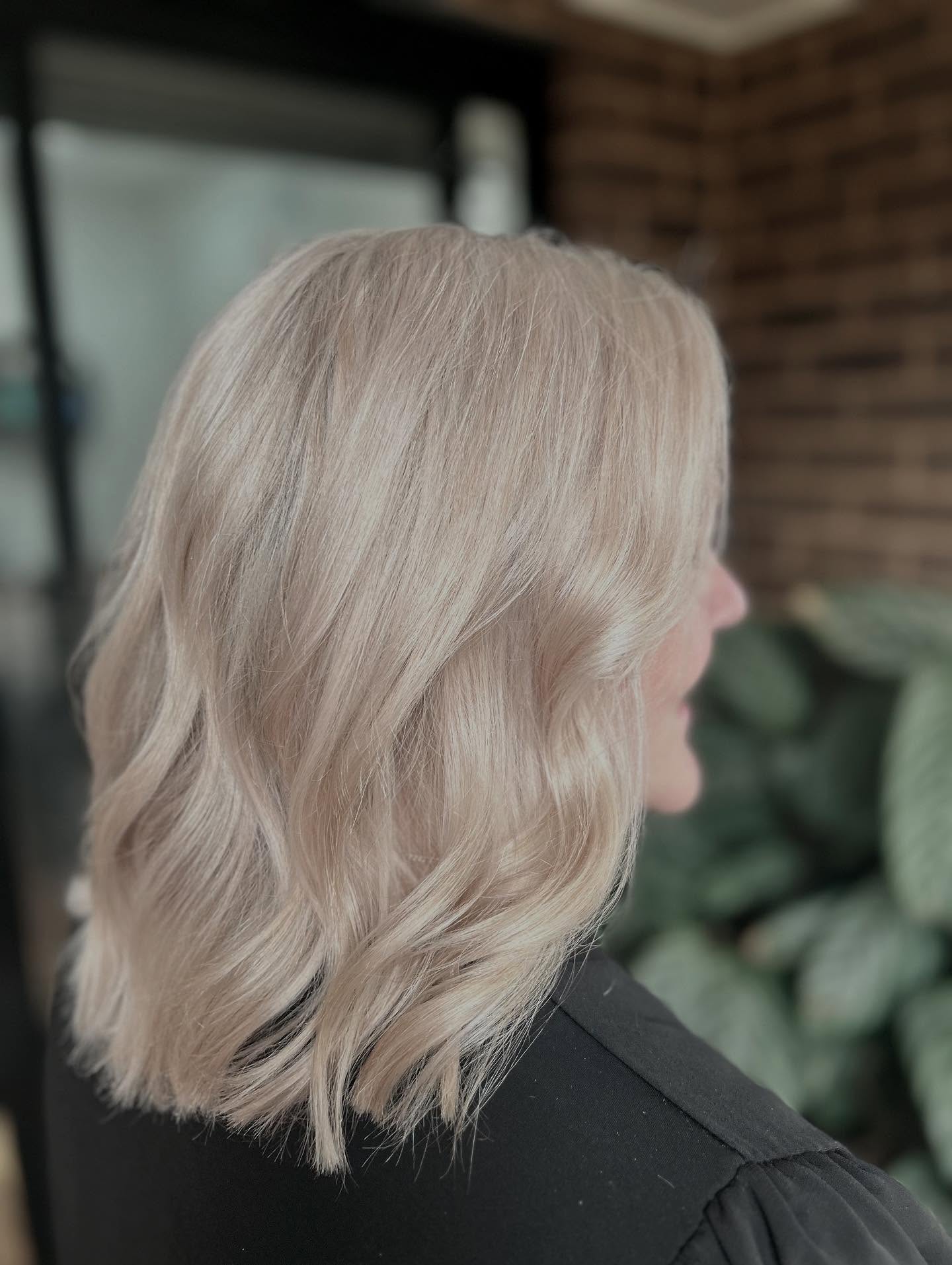Icy Beige Blended Lob with Soft Internal Layers