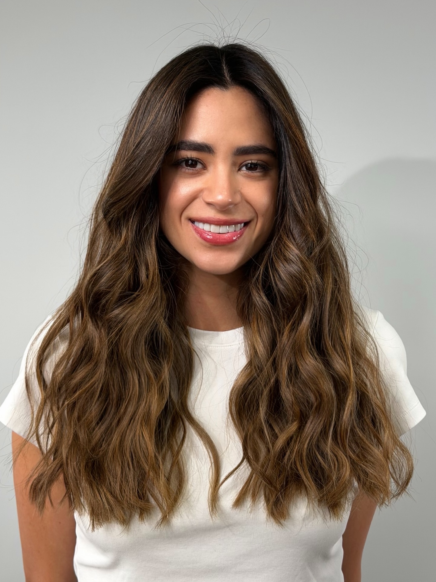 Long Balayage Waves with Face-Framing Soft Layers