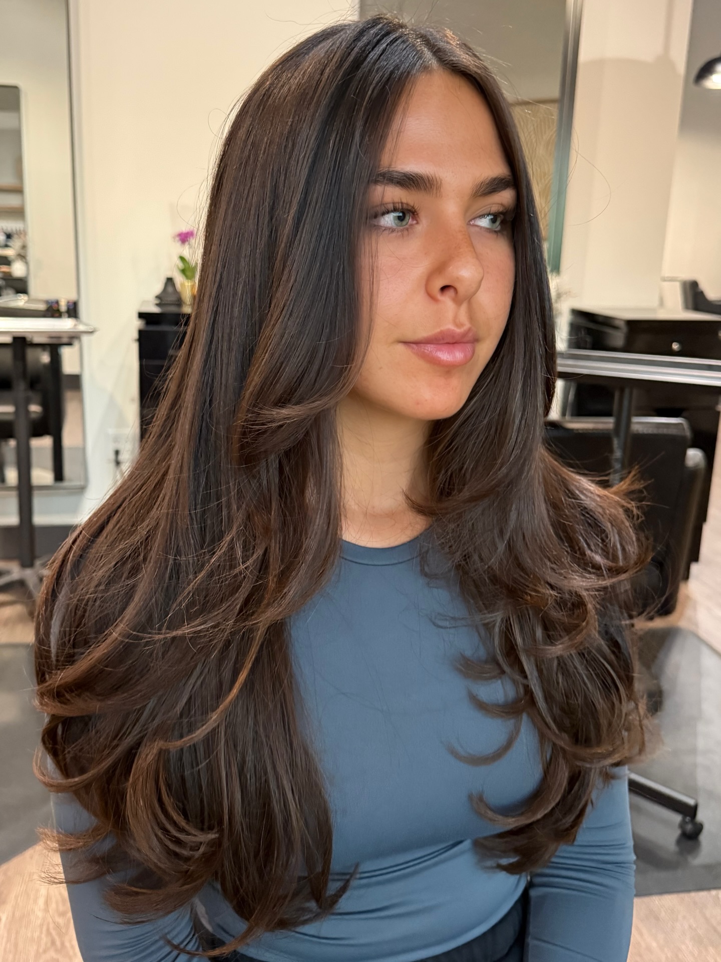 Long Face‑Framing Layers with Soft Internal Graduation and Root Shadow