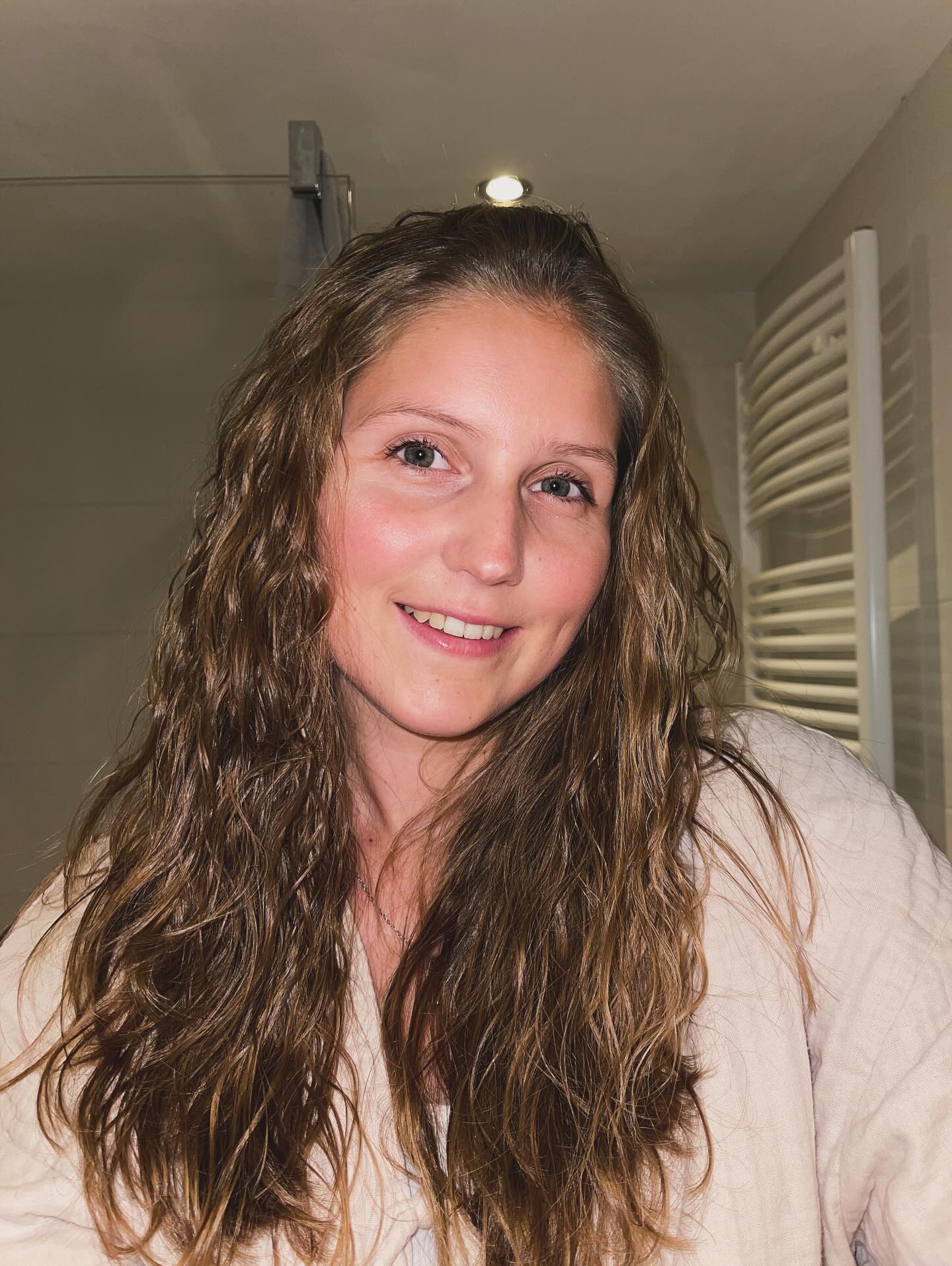 Long Layered Bronde Waves with Face‑Framing Layers